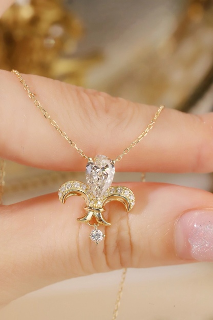 10k gold diamond necklace with a lab-grown diamond of 1.2ct