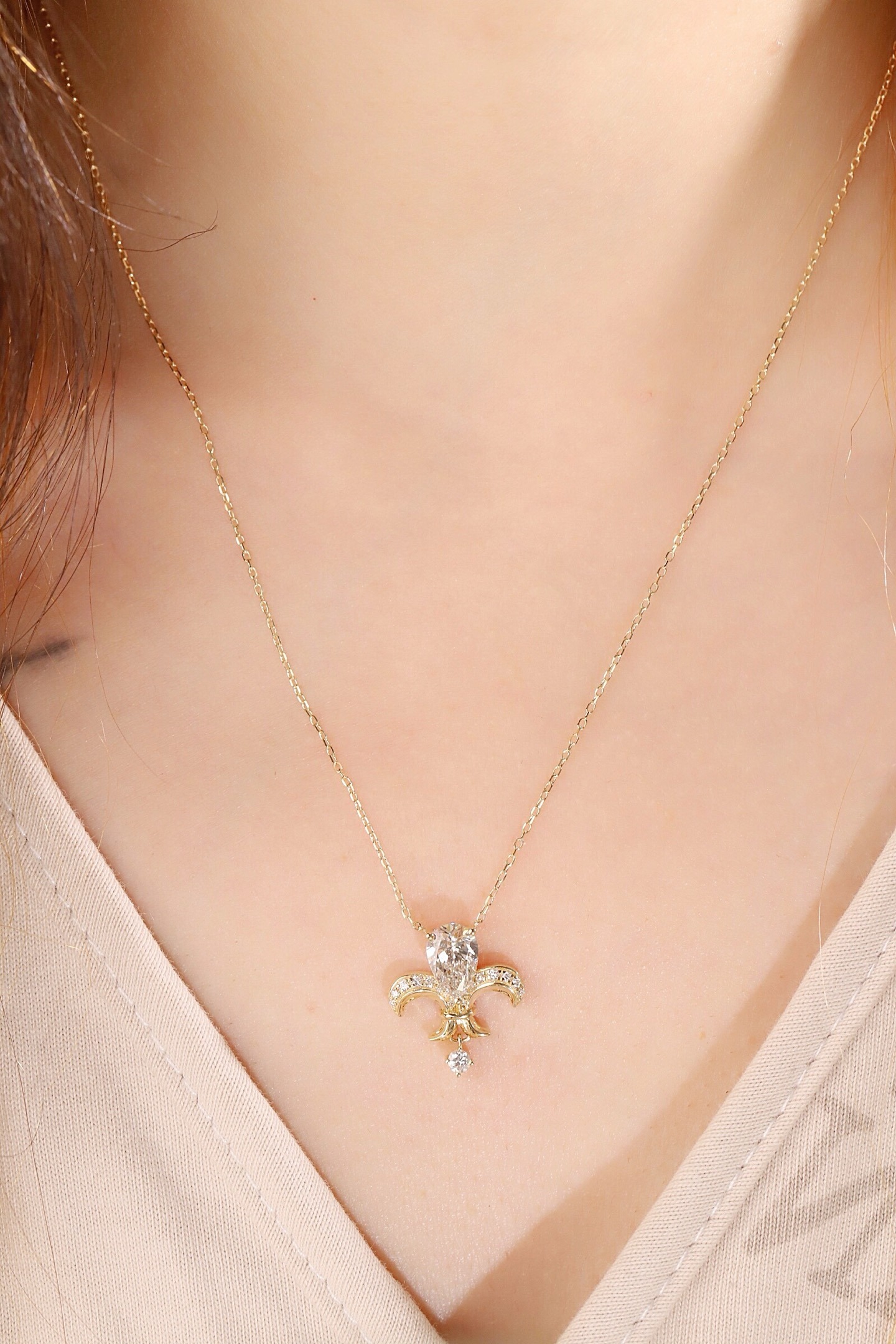 10k gold diamond necklace with a lab-grown diamond of 1.2ct