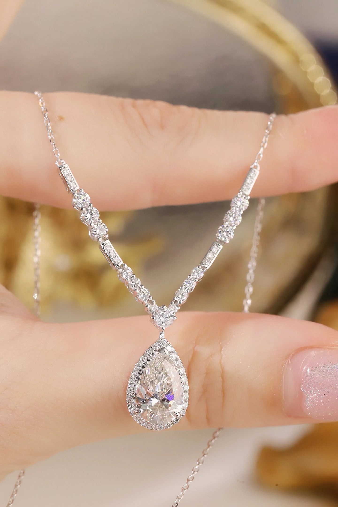 10k gold diamond necklace with a lab-grown diamond of 3ct