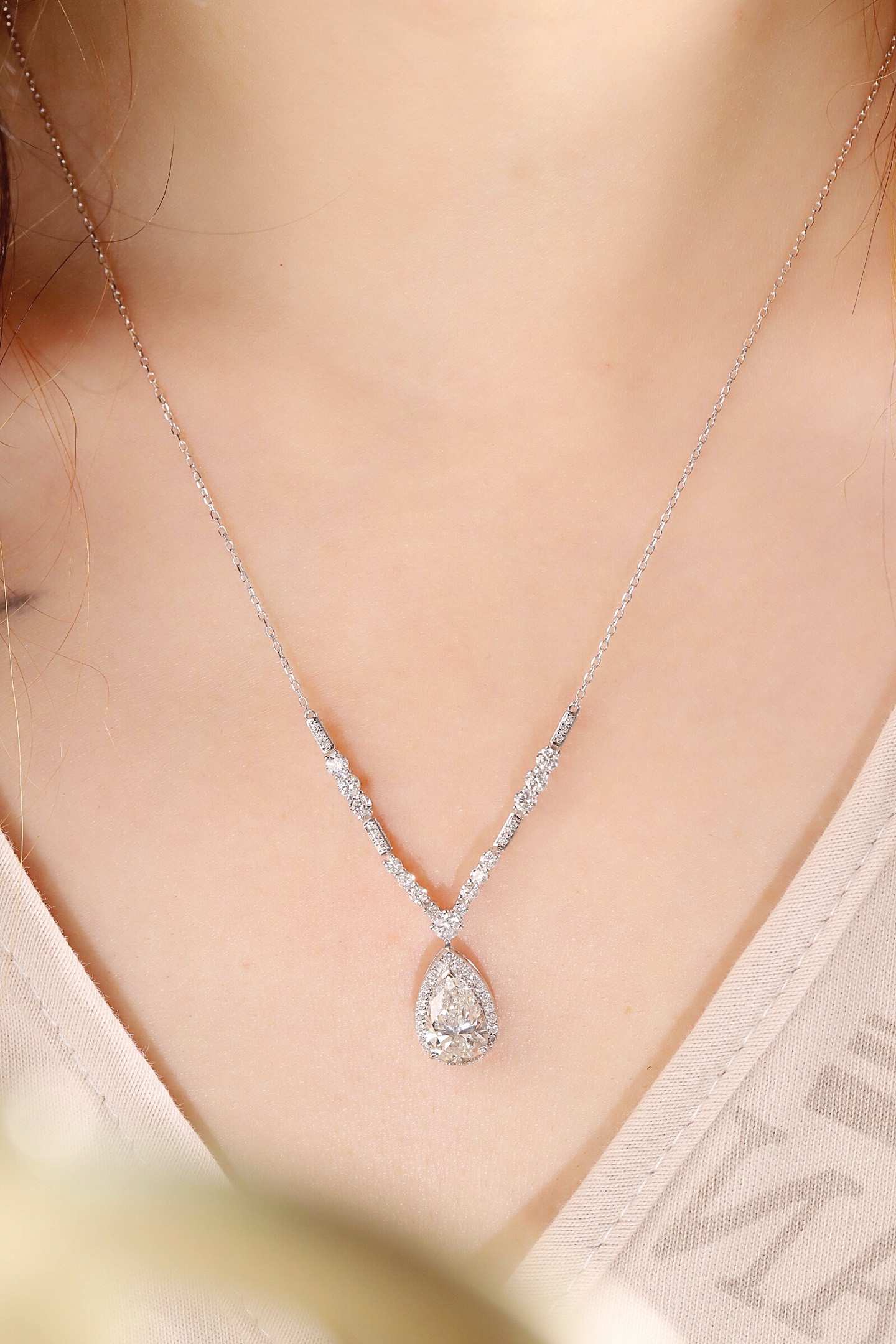 10k gold diamond necklace with a lab-grown diamond of 3ct