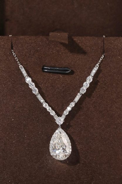 10k gold diamond necklace with a lab-grown diamond of 3ct