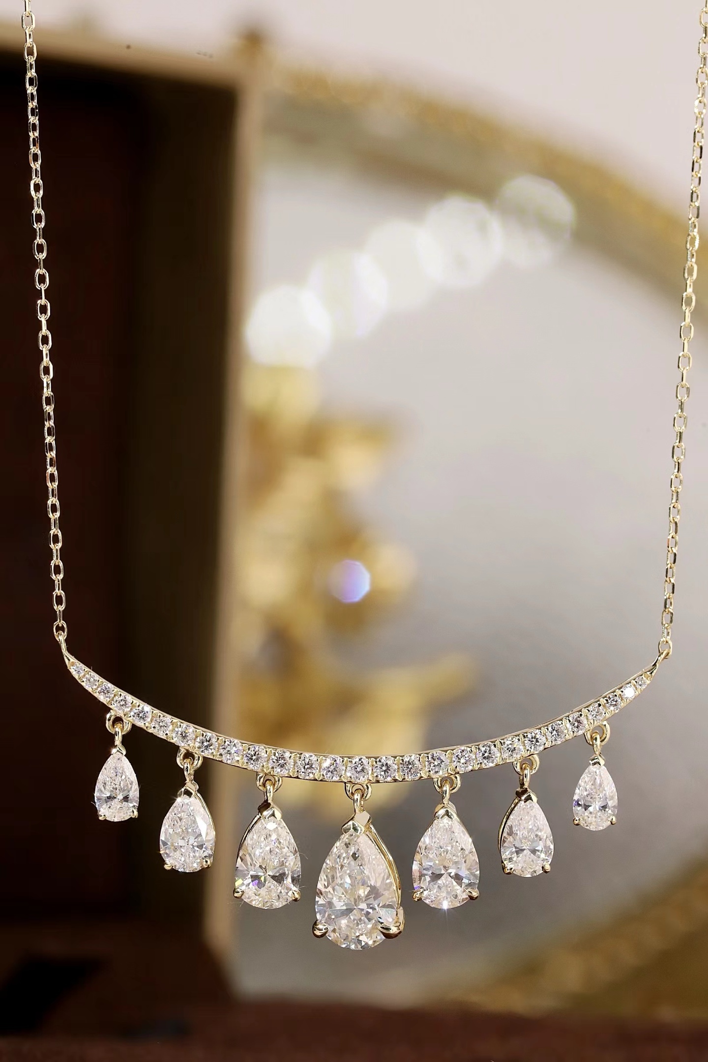 10k gold diamond necklace with a lab-grown diamond of 3.2ct