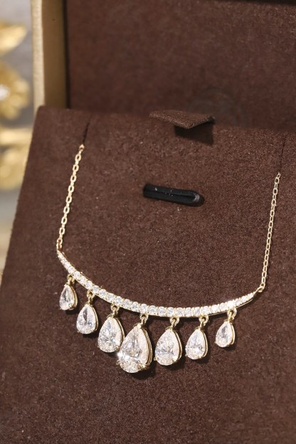 10k gold diamond necklace with a lab-grown diamond of 3.2ct