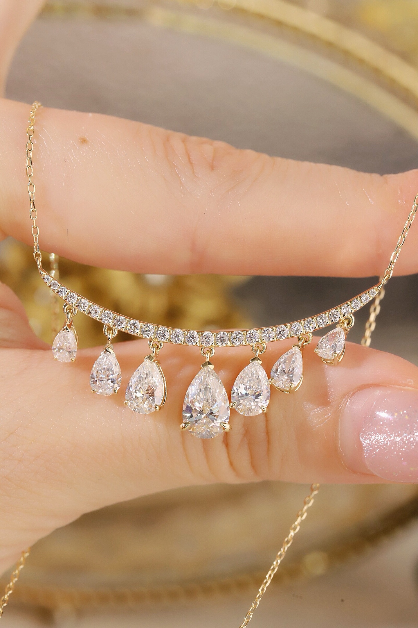 10k gold diamond necklace with a lab-grown diamond of 3.2ct