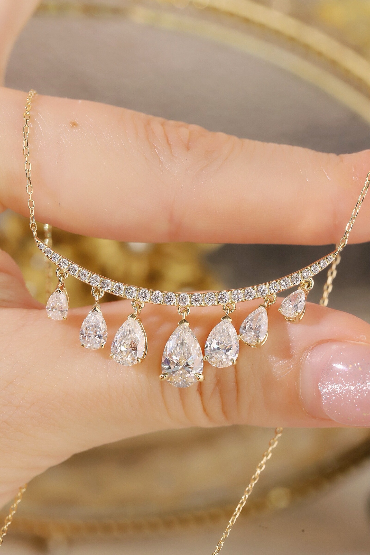 10k gold diamond necklace with a lab-grown diamond of 3.2ct