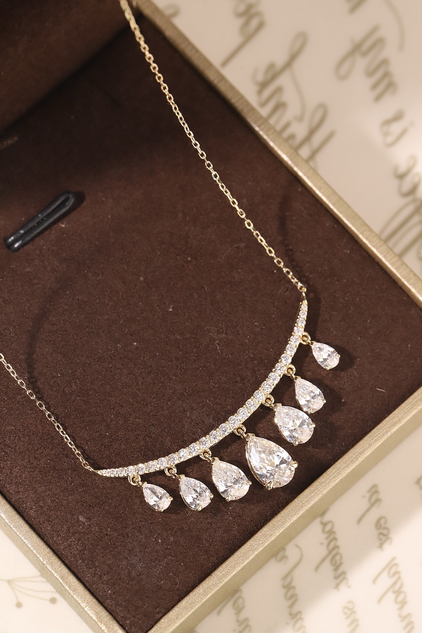 10k gold diamond necklace with a lab-grown diamond of 3.2ct