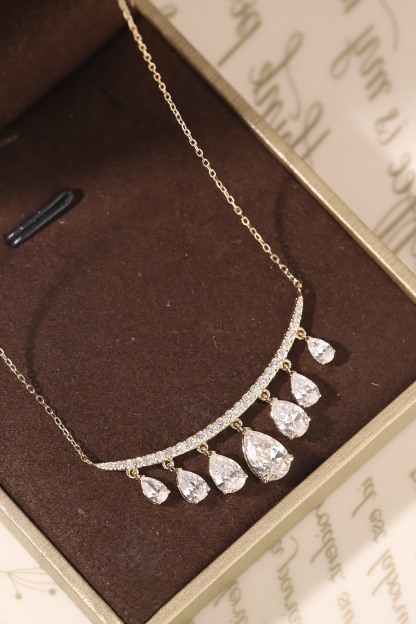 10k gold diamond necklace with a lab-grown diamond of 3.2ct