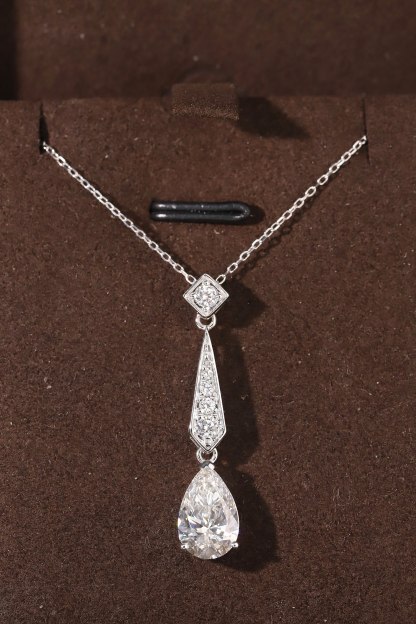 10k gold diamond necklace with a lab-grown diamond of 2.3ct