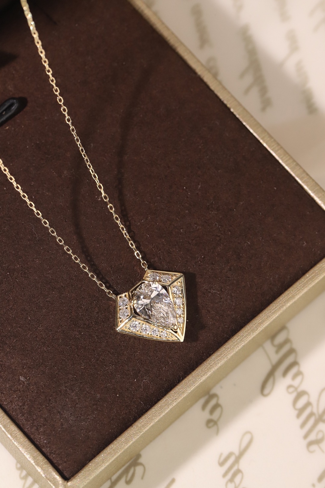 10k gold diamond necklace with a lab-grown diamond of 1.25ct