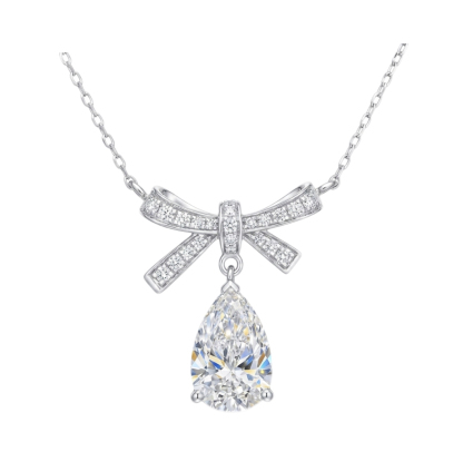10k gold diamond necklace with a lab-grown diamond of 2.2ct