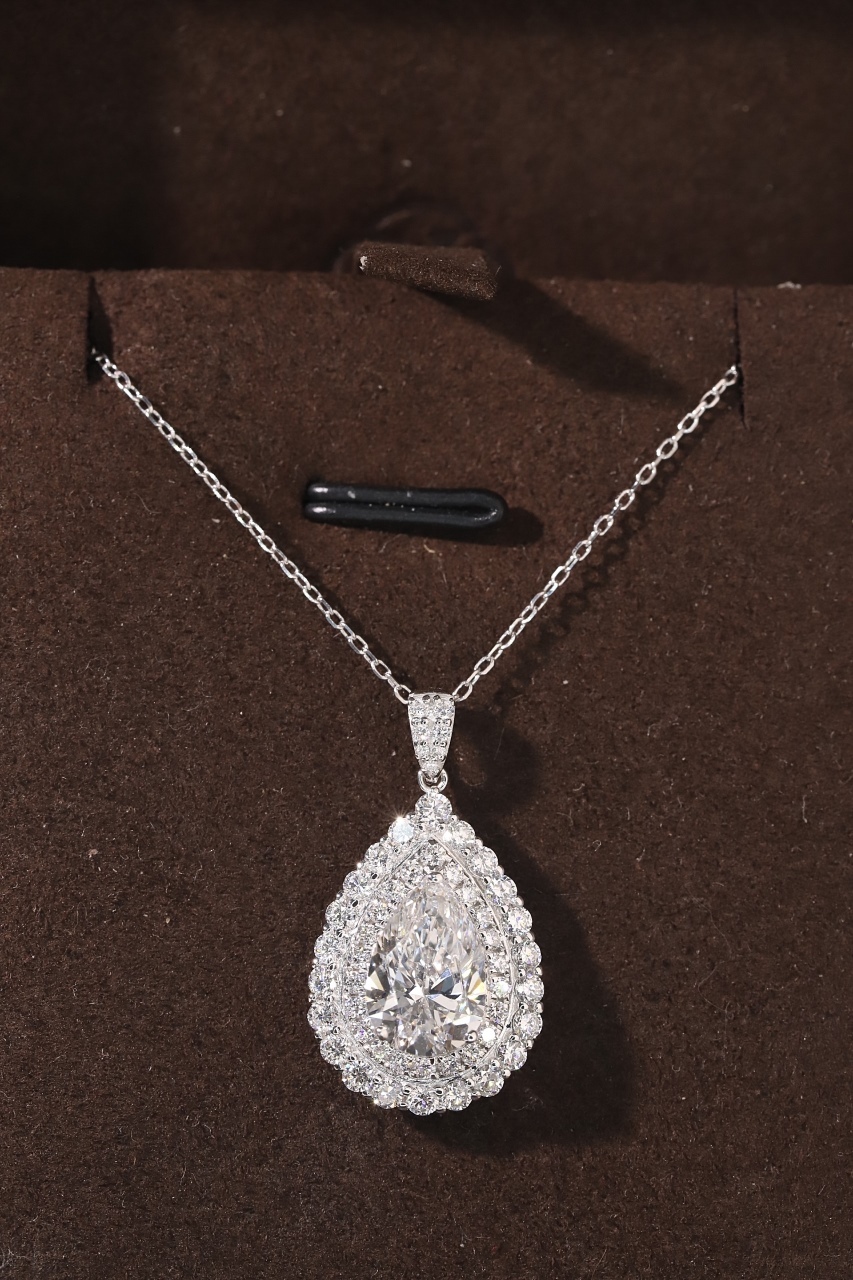 10k gold diamond necklace with a lab-grown diamond of 2.95ct