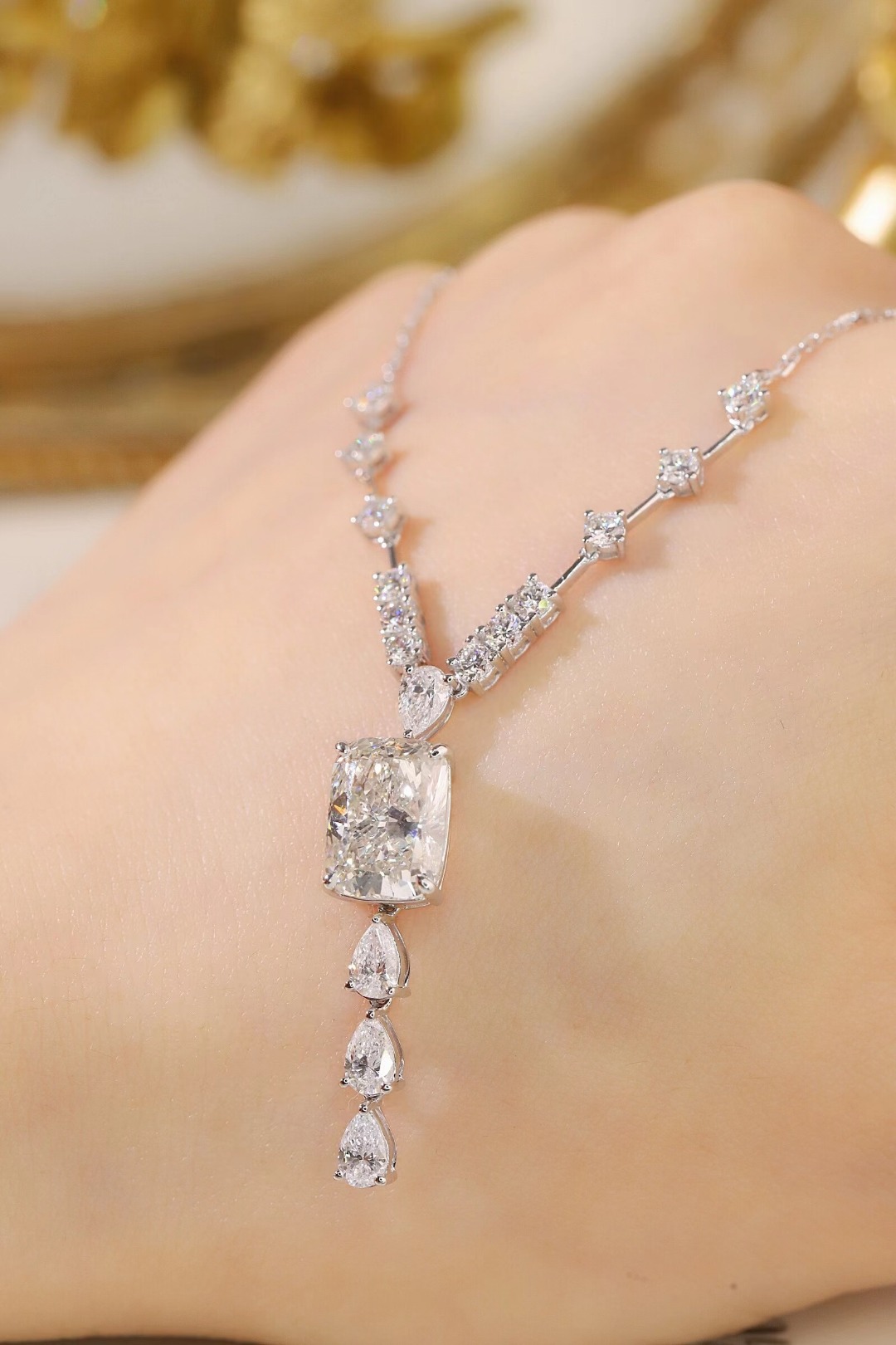 10k gold diamond necklace with a lab-grown diamond of 4.45ct