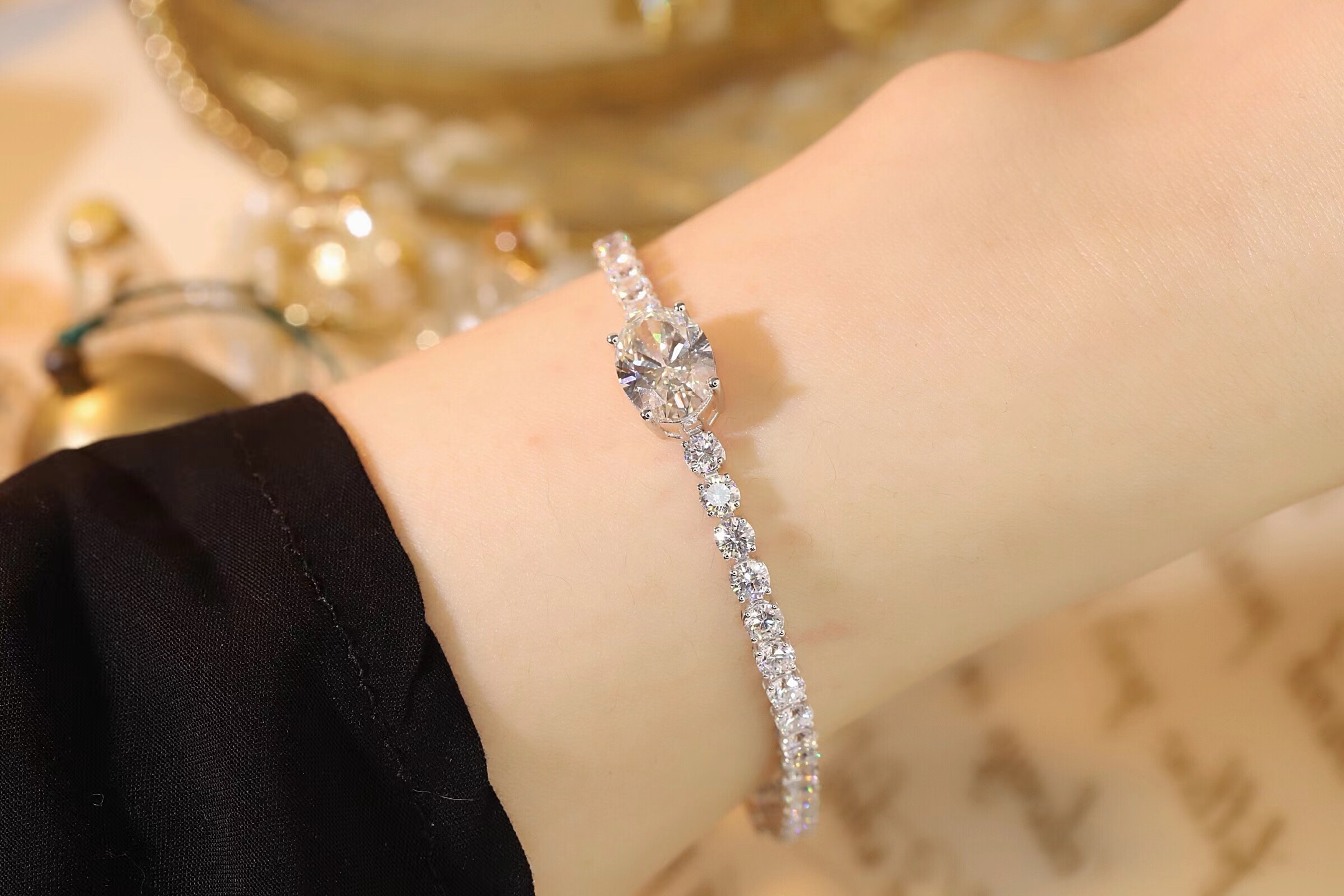10k Gold Diamond Bracelet with 9.5ct Oval Diamond Bracelet
