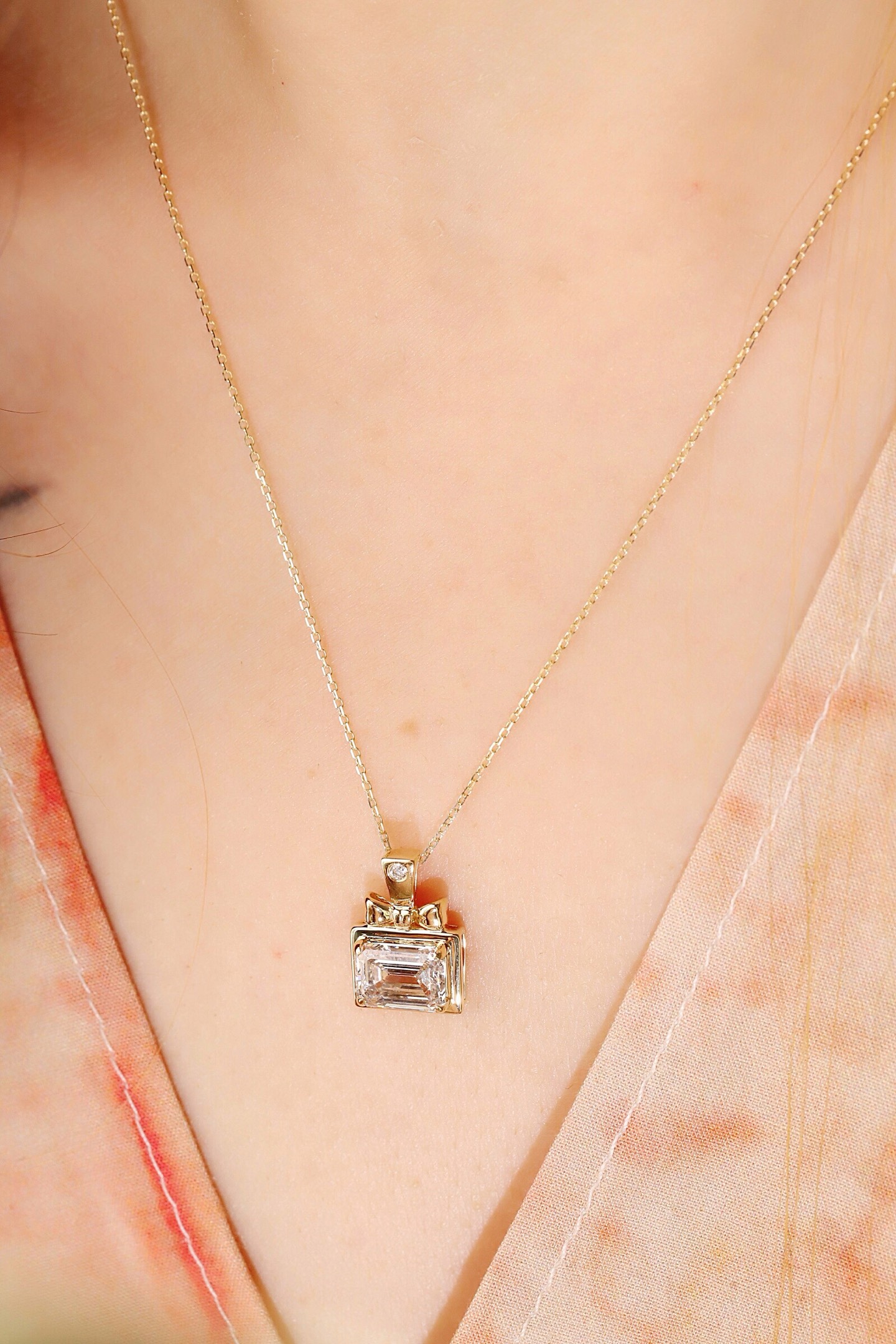 10k gold diamond necklace with a lab-grown diamond of 2.02ct