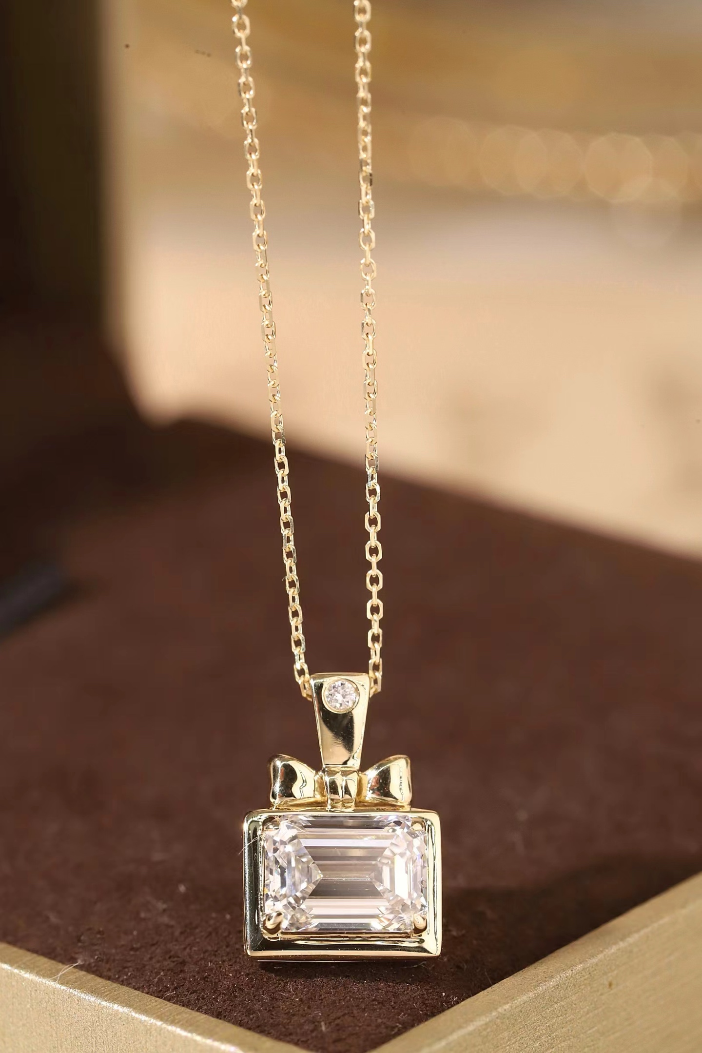 10k gold diamond necklace with a lab-grown diamond of 2.02ct