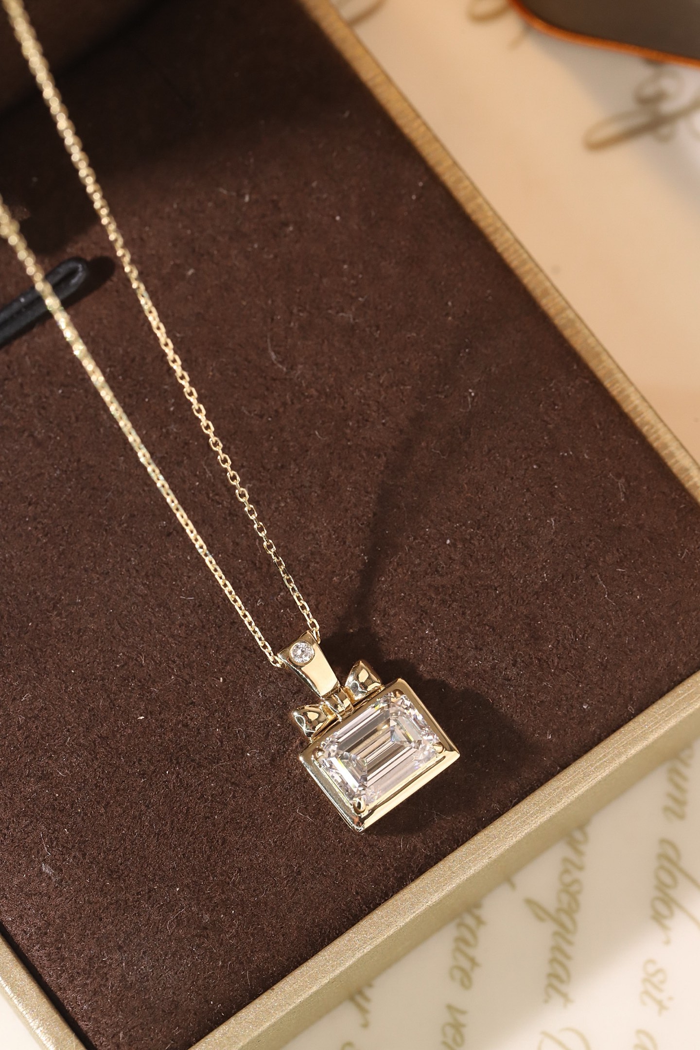 10k gold diamond necklace with a lab-grown diamond of 2.02ct