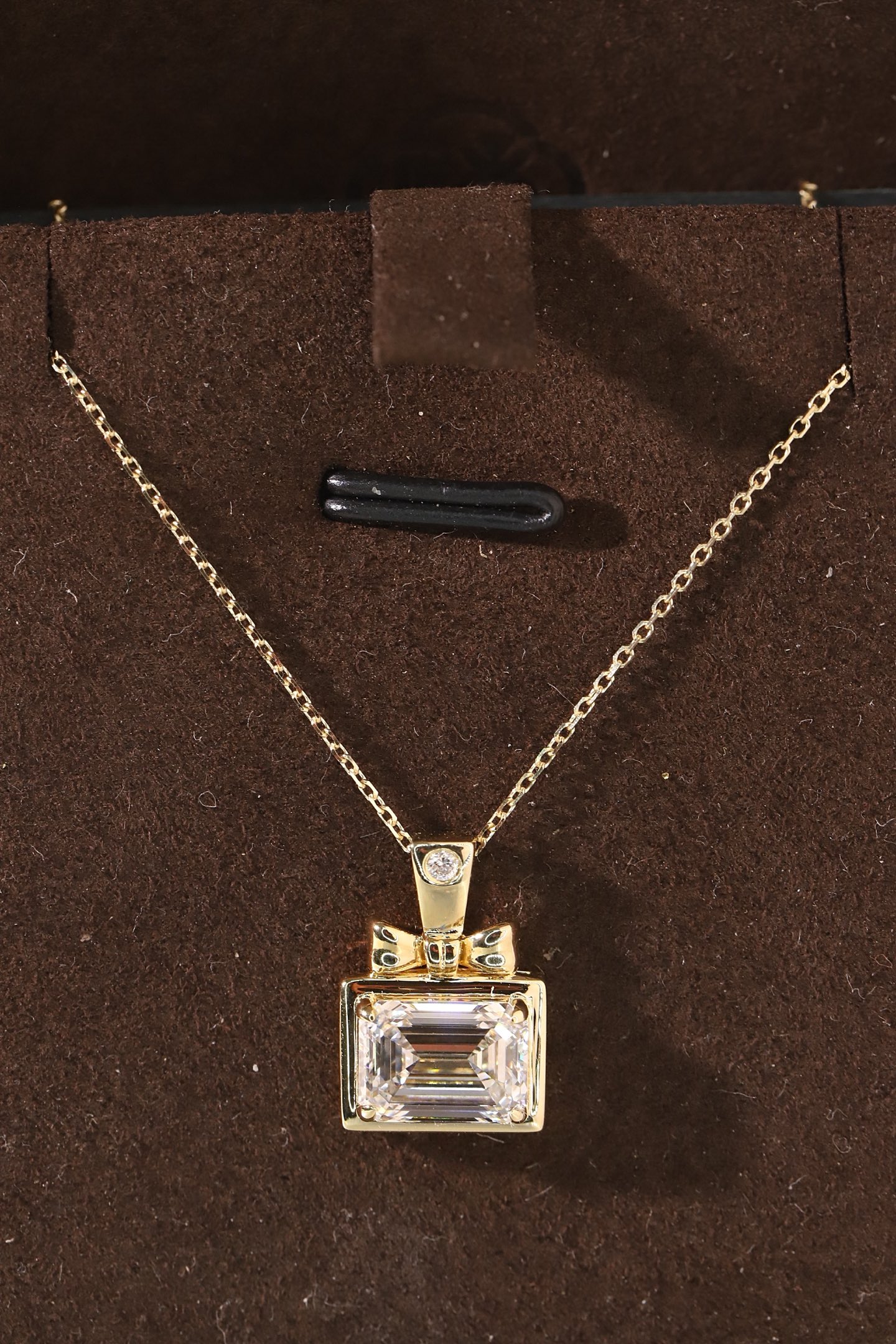 10k gold diamond necklace with a lab-grown diamond of 2.02ct