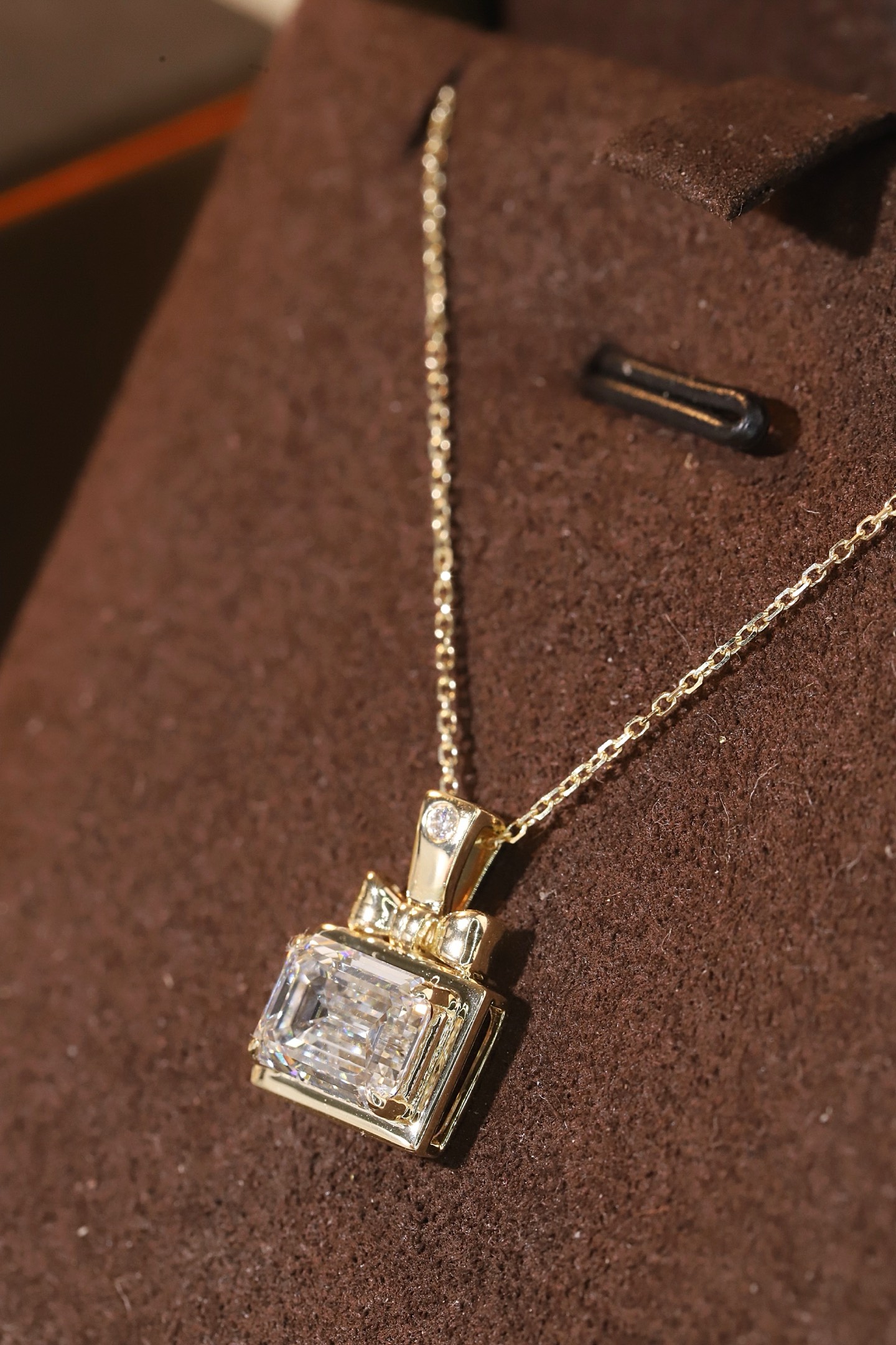 10k gold diamond necklace with a lab-grown diamond of 2.02ct