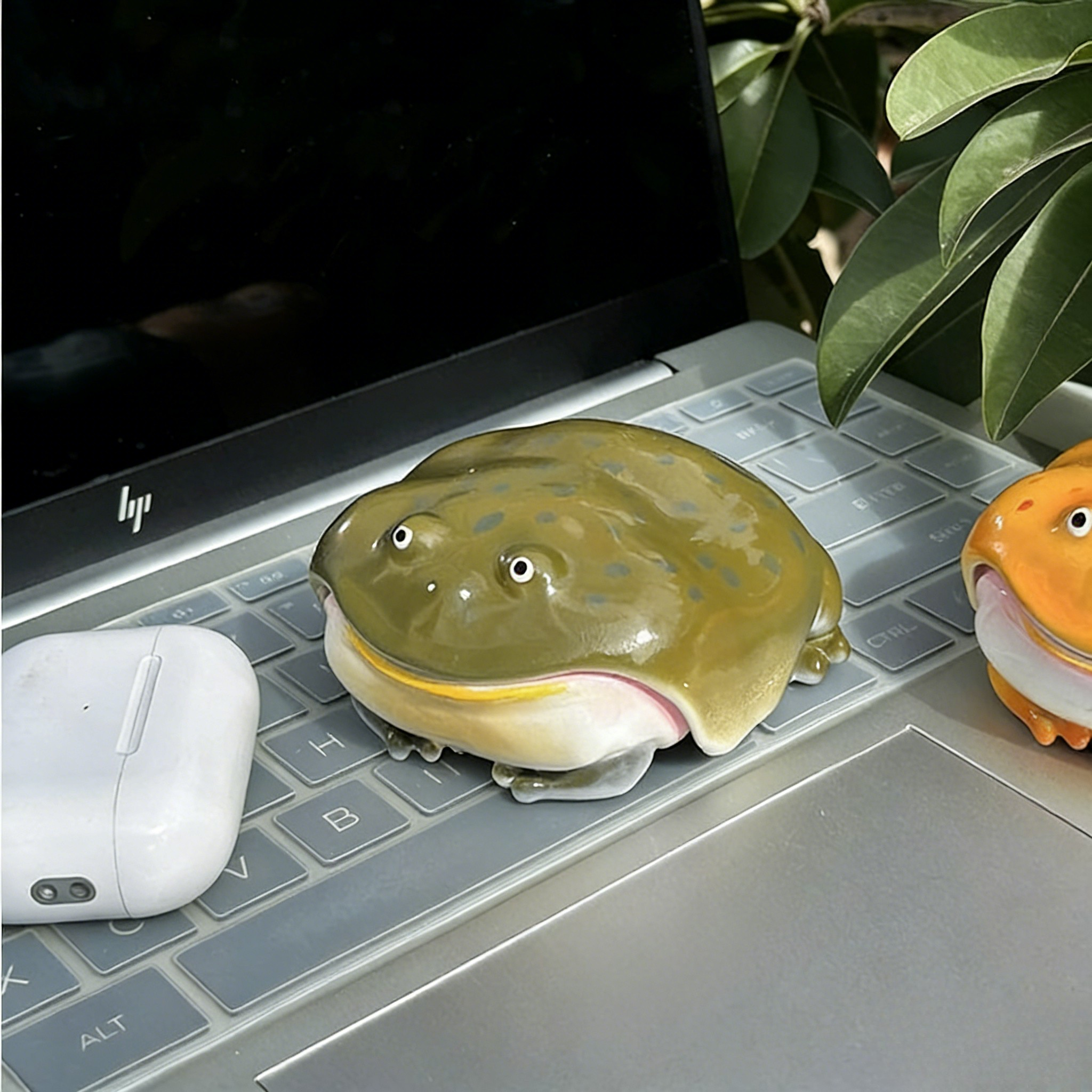 🎁SELLING FAST! 🔥 70K+ SOLD -🐸 Frog Protective Case: Playful Luxury for AirPods