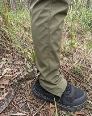 New Patented Tech | Limited Launch Special Price 🔥Lightweight Full-Leg Anti-Rattlesnake Protection Pants 🐍