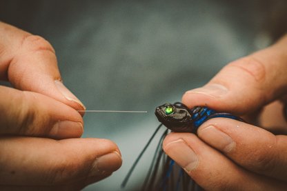🎁Last Day Promotion 49% OFF🔥Line-Through Swim Jig, Weedless Bass Lure with Integrated Hook & Keeper, Heavy-Cover Design