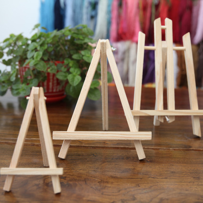 Stand for displaying works