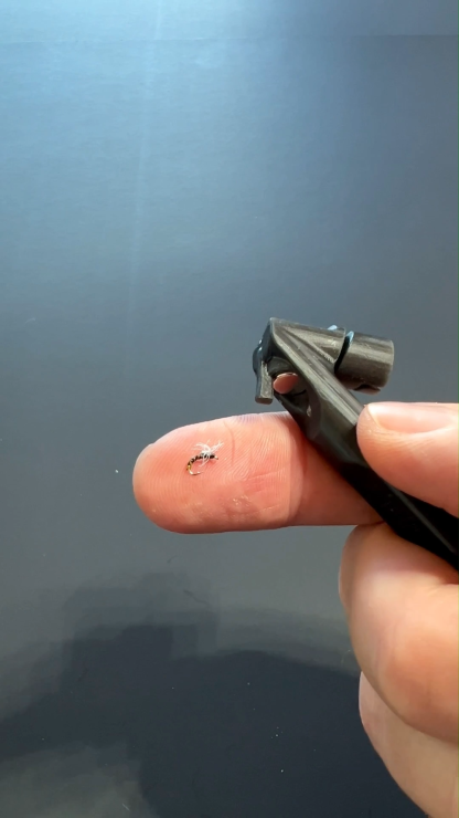 🎣 Fly Roost | Magnetic Fly Threader 🪝 Easy threading & knotting, size 24–6