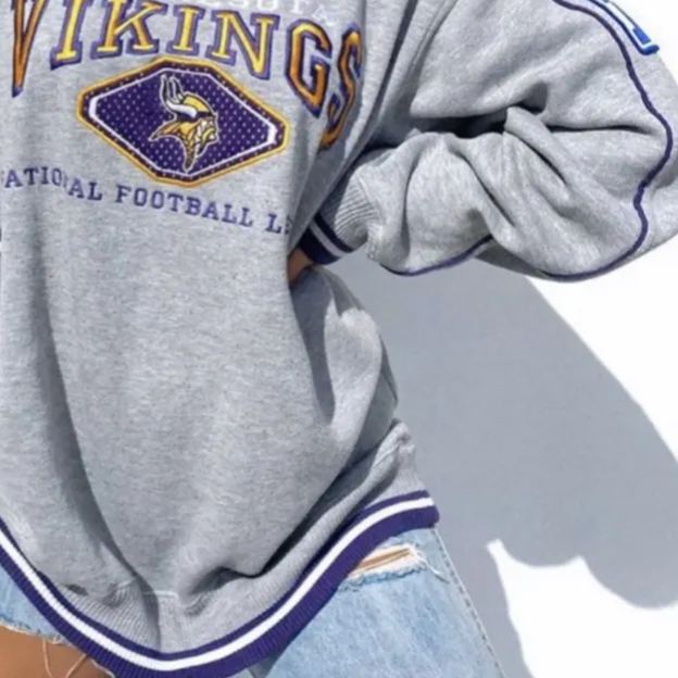 Minnesota Vikings V-Neck Long Sleeve Retro Oversized Sweatshirt