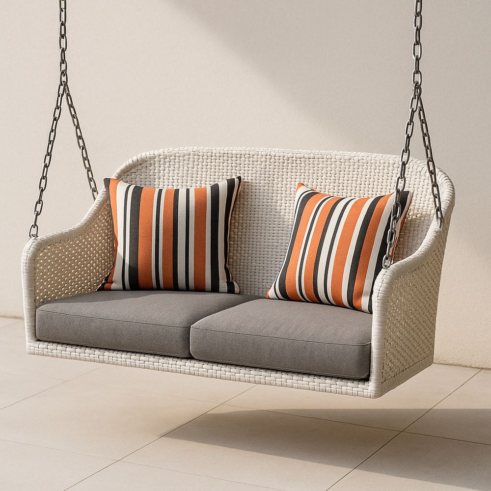 Hängesofa für draußen aus Polyethylengeflecht in Weiß mit Kissen in Orange/Schwarz gestreift 150 cm-Casabrillia