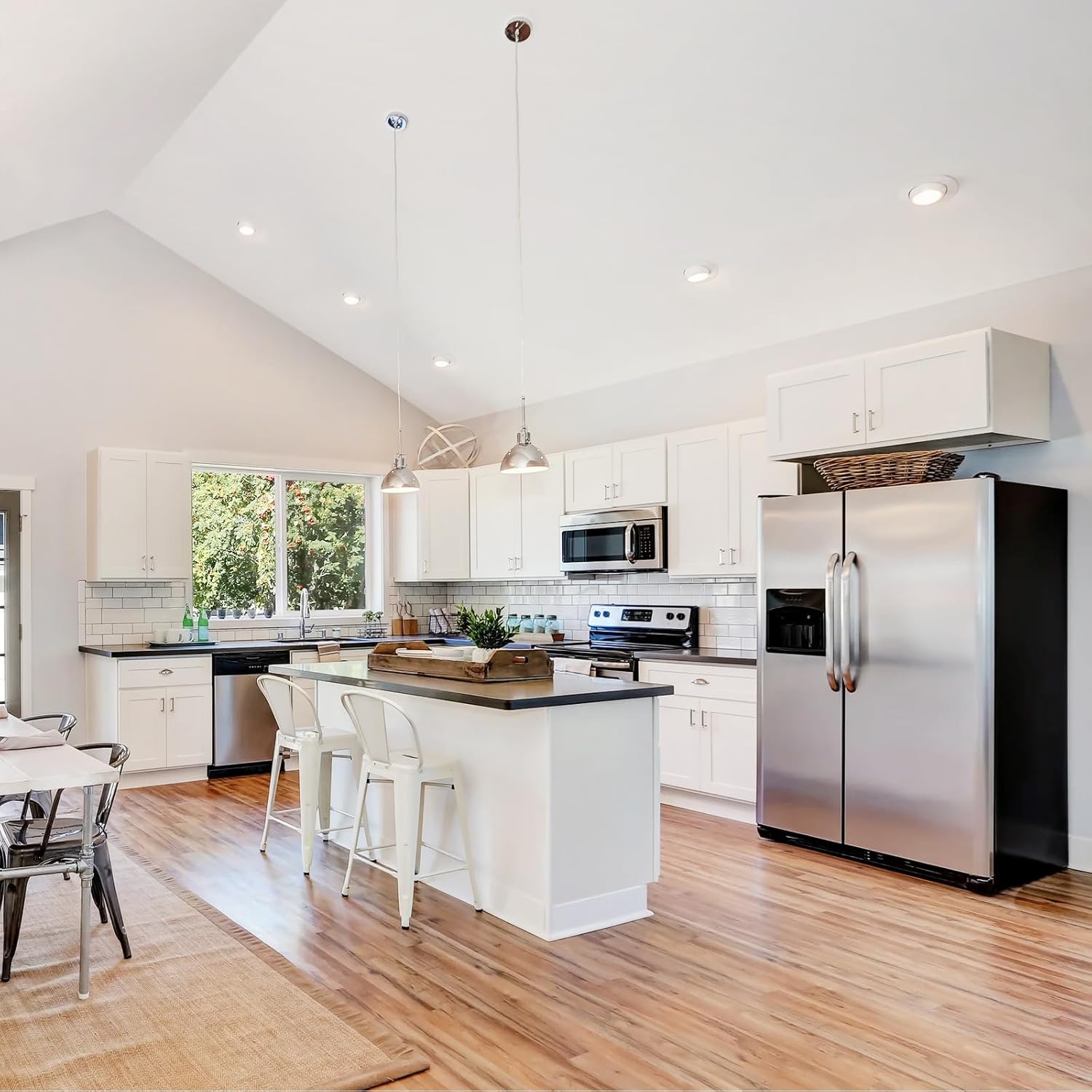 White Shaker RTA Kitchen Cabinet with Soft-Close Doors W301224