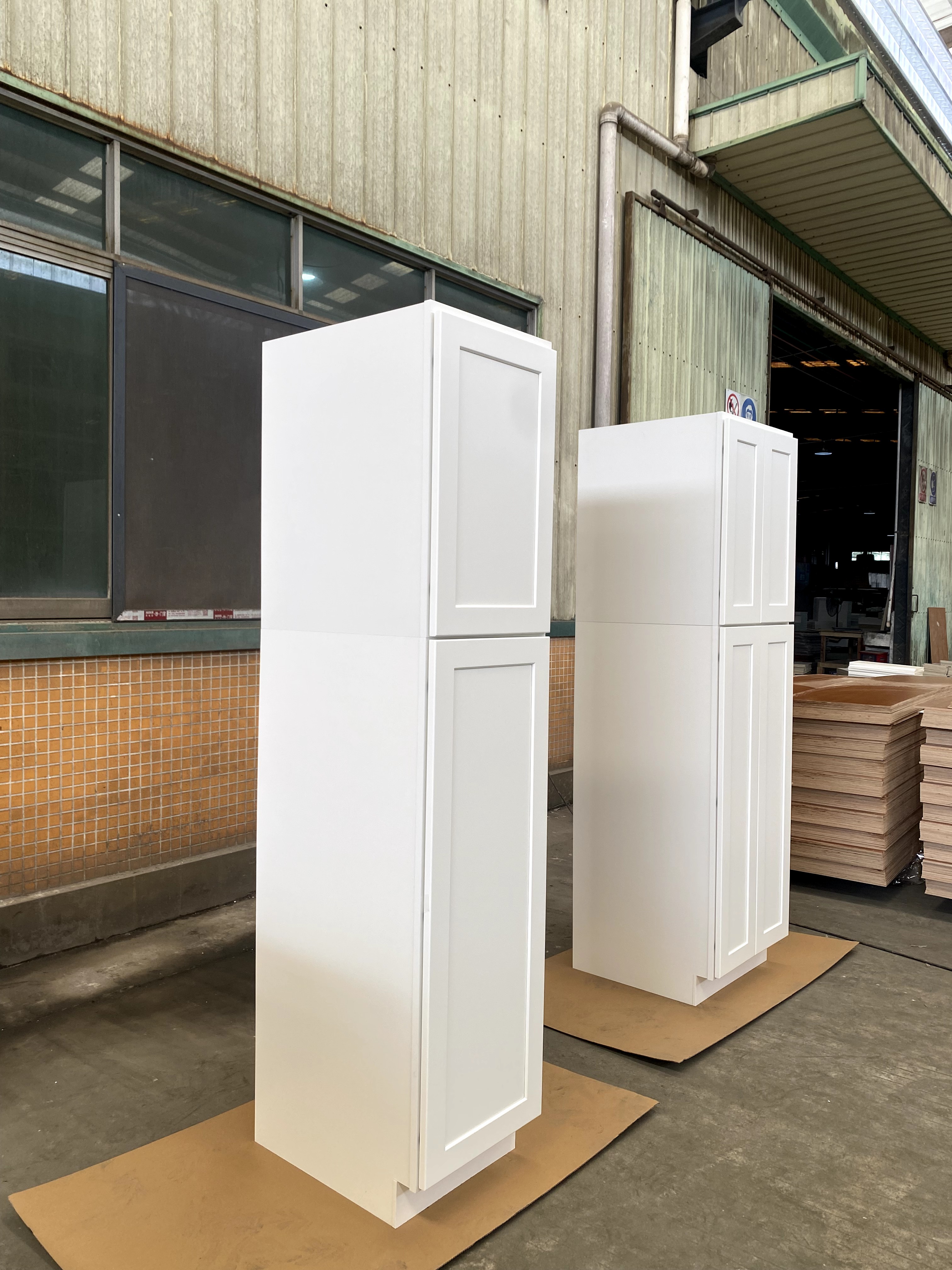 White Shaker RTA Kitchen Cabinet Pantey Wall Cabinet PW183024