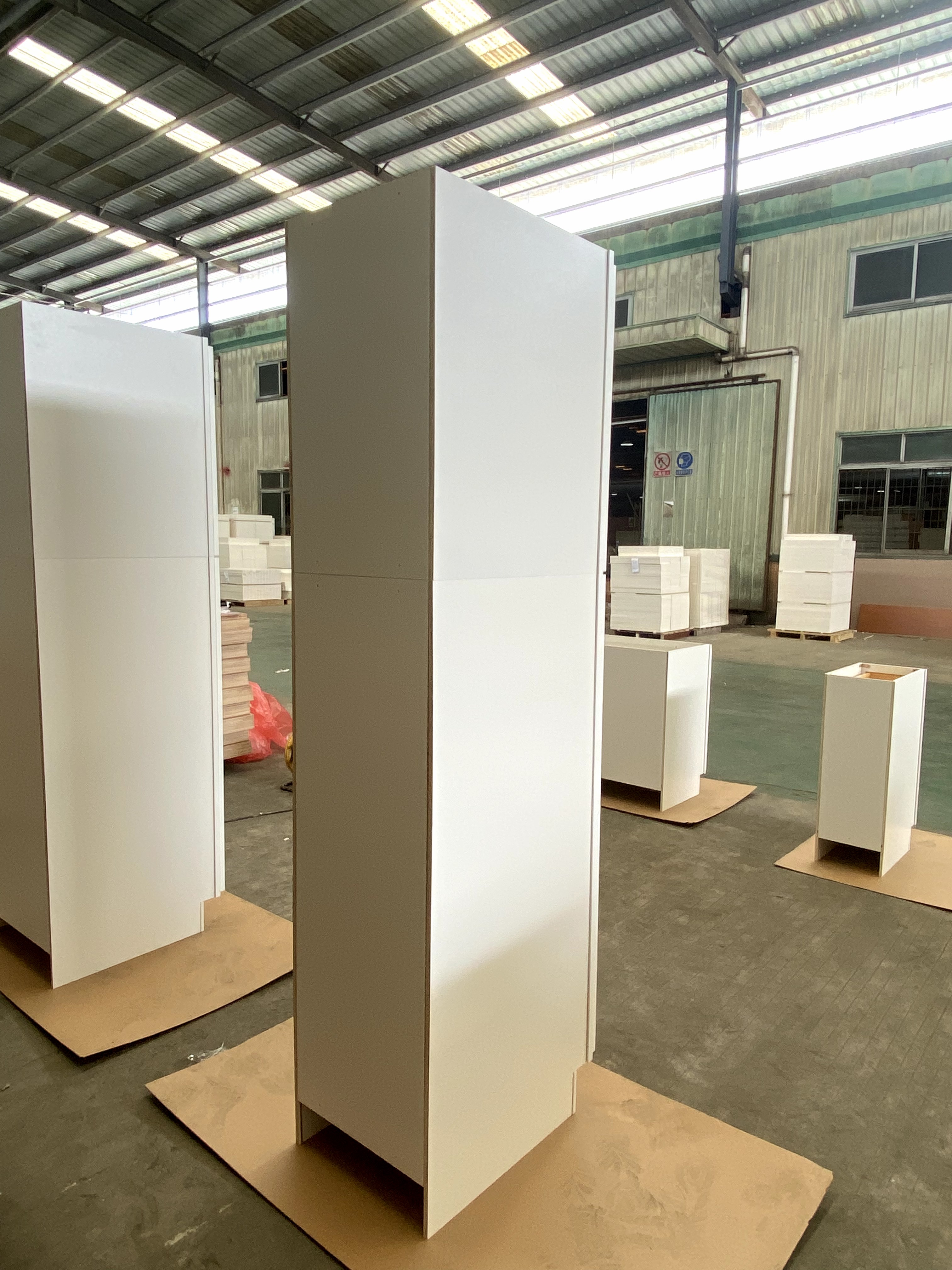 White Shaker RTA Kitchen Cabinet Pantey Wall Cabinet PW183024