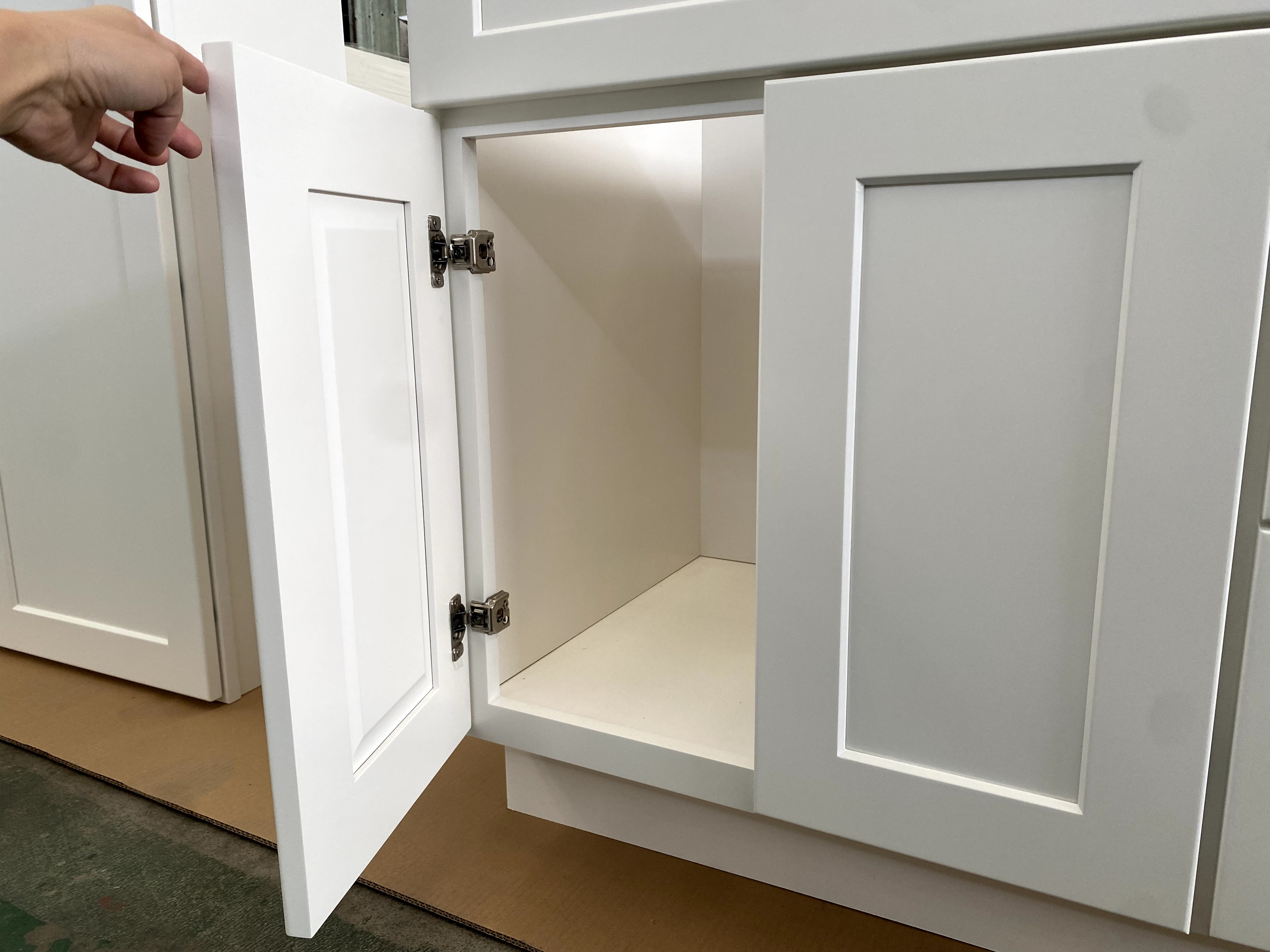 White Shaker RTA Kitchen Cabinet Vanity Sink Cabinet V3621