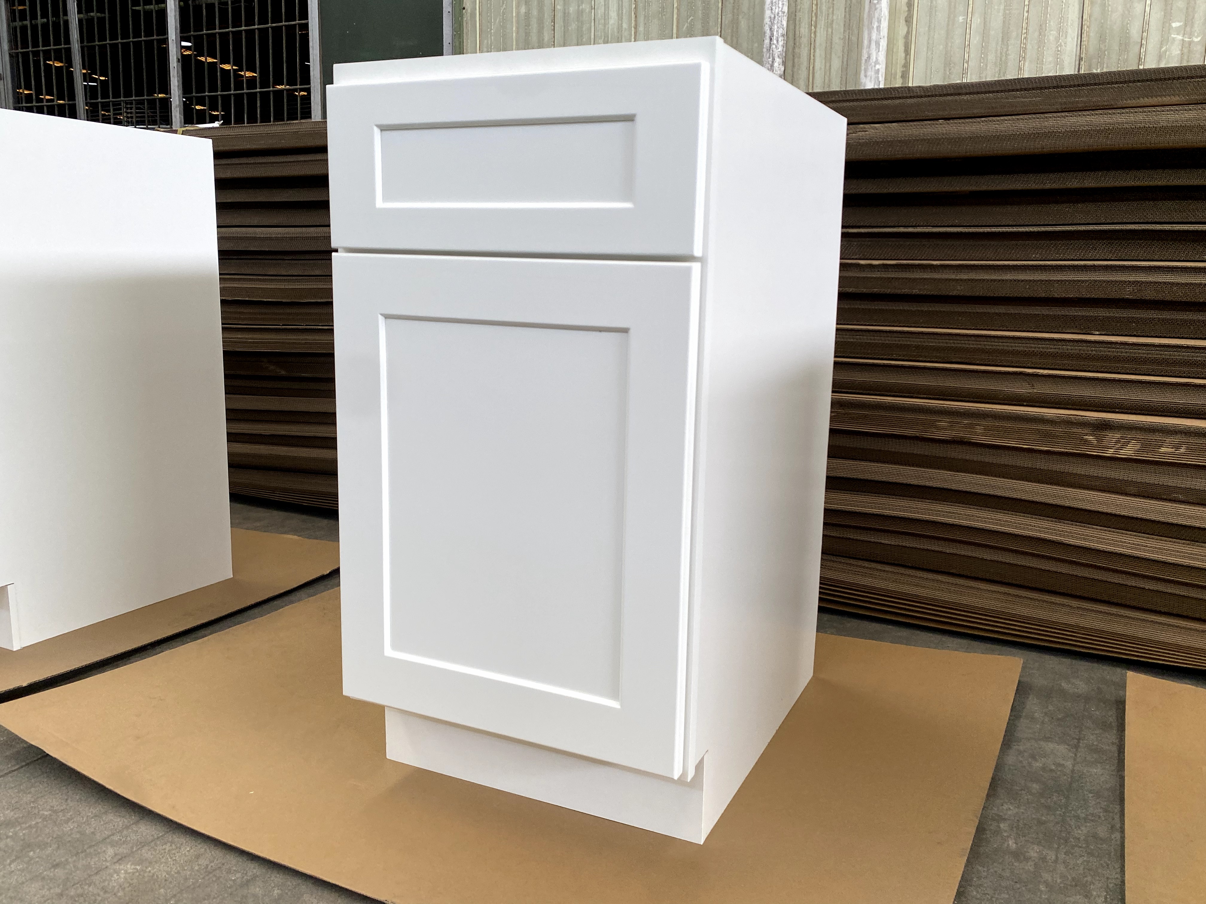 White Shaker RTA Kitchen Cabinet Garbage Cabinet B18GC