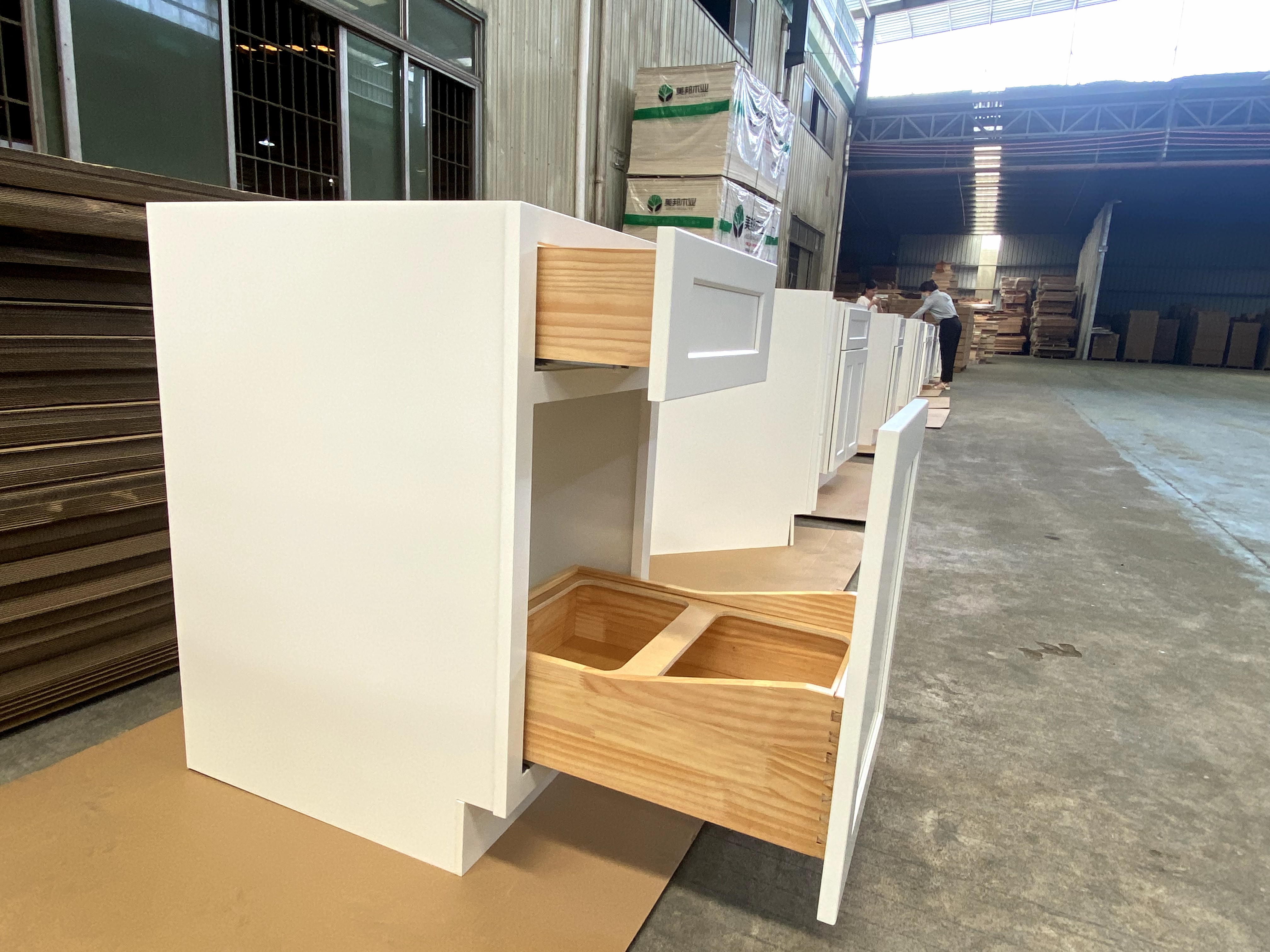 White Shaker RTA Kitchen Cabinet Garbage Cabinet B18GC