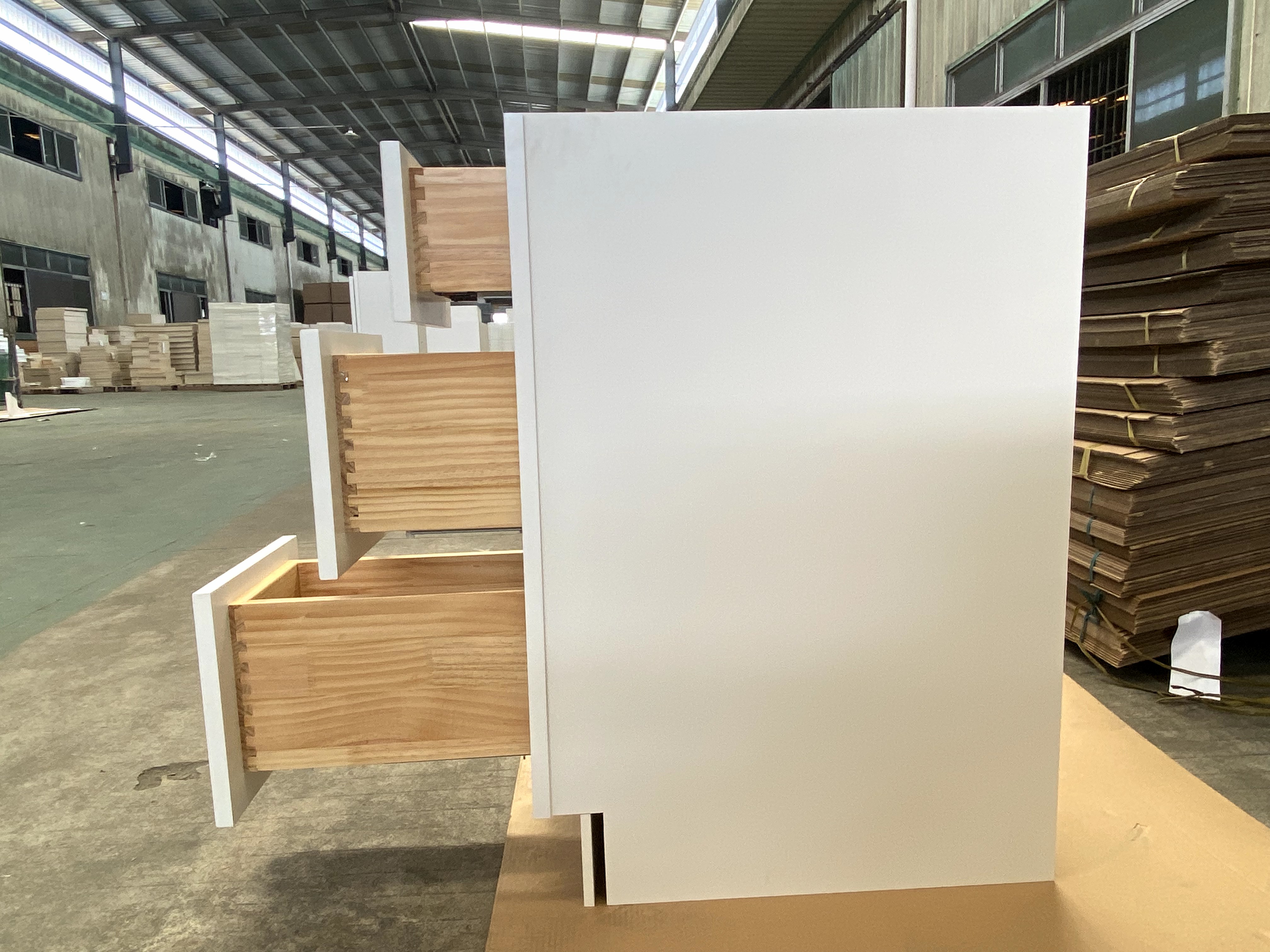 White Shaker RTA Kitchen Cabinet with Soft-Close Doors DB27