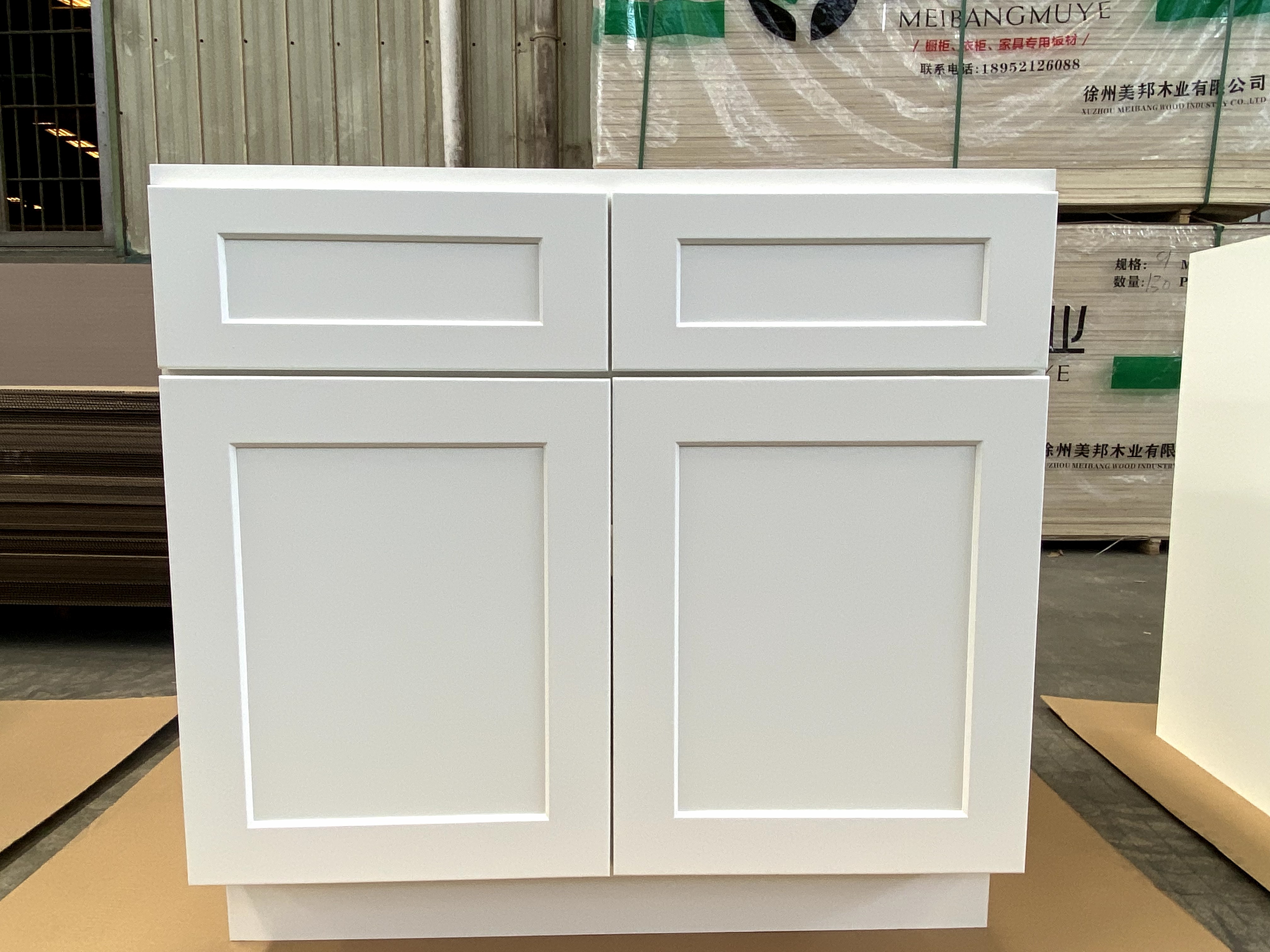 White Shaker RTA Kitchen Cabinet with Soft-Close Doors B36