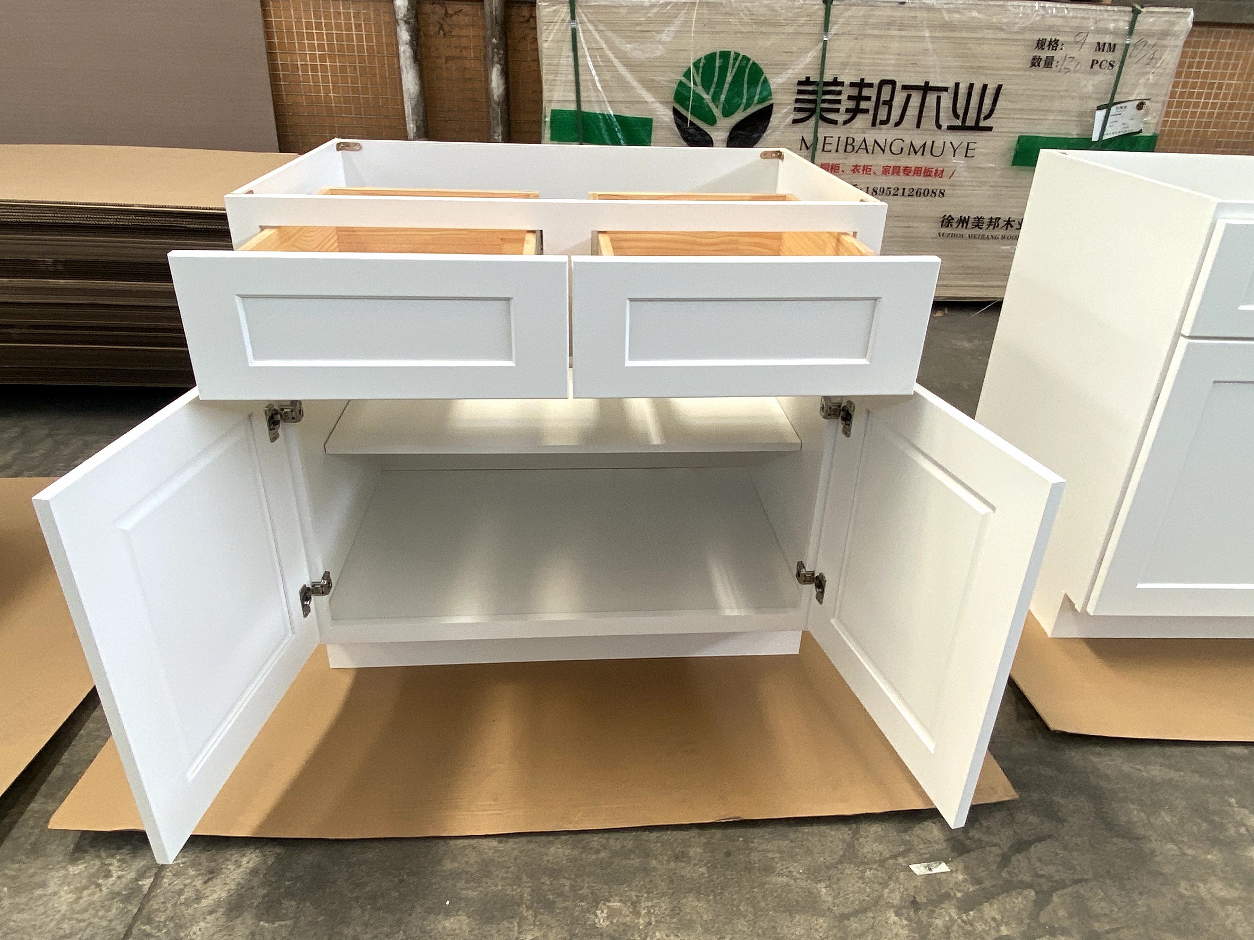 White Shaker RTA Kitchen Cabinet with Soft-Close Doors B36