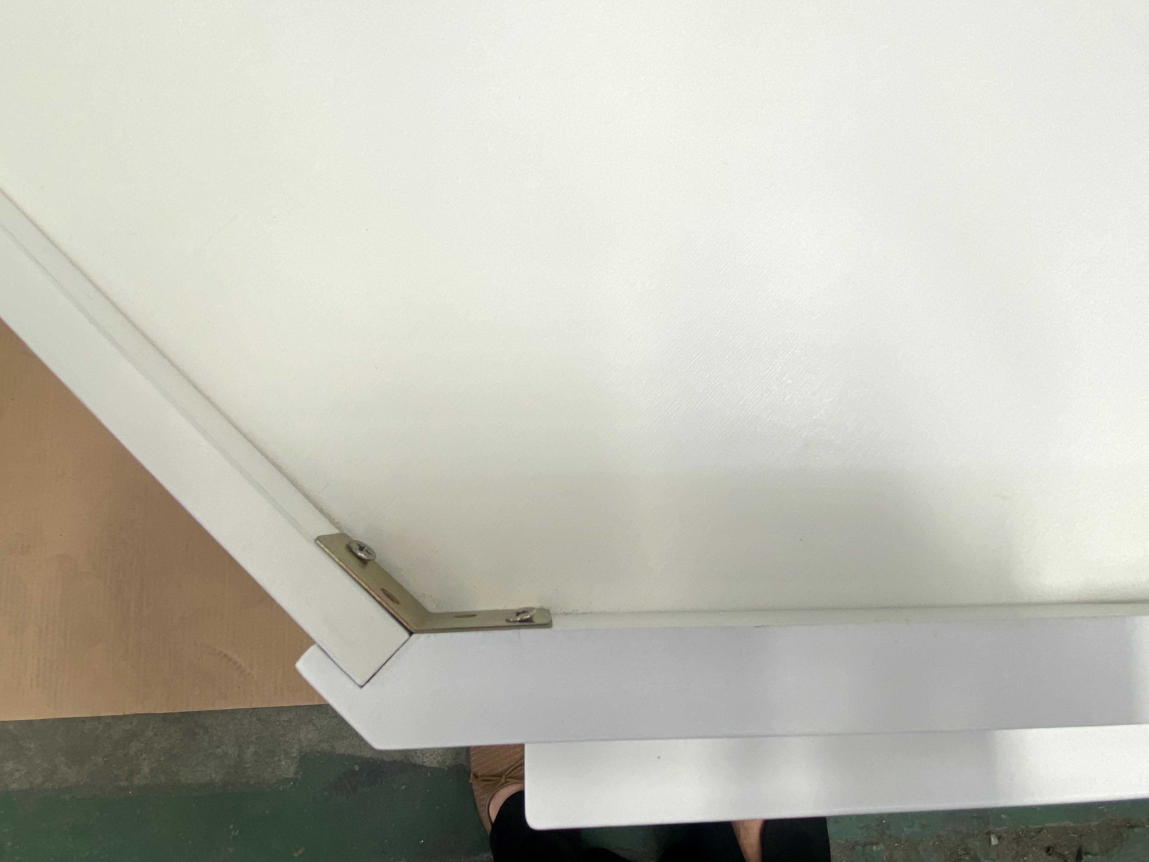 White Shaker RTA Kitchen Cabinet with Soft-Close Doors WDC243012