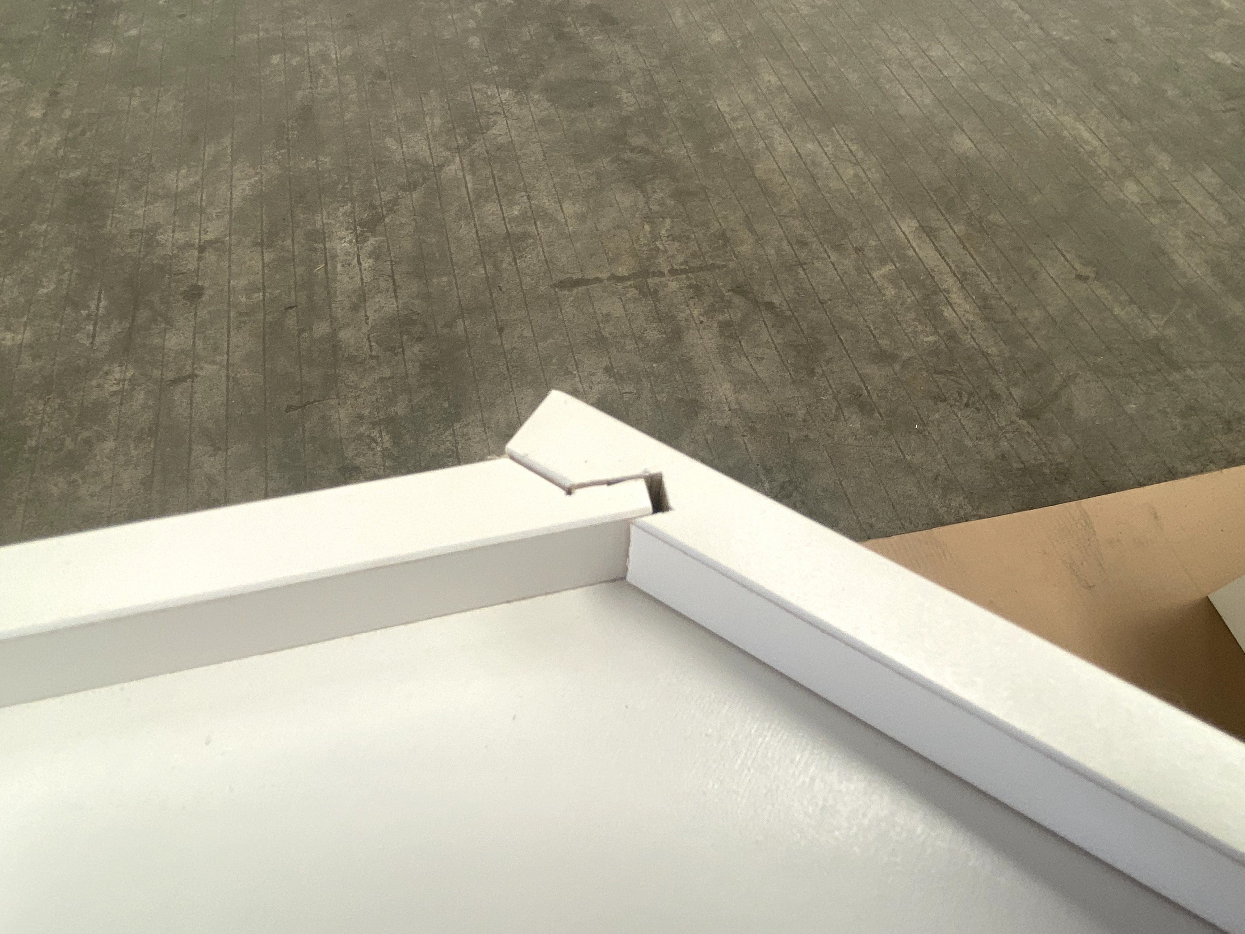 White Shaker RTA Kitchen Cabinet with Soft-Close Doors WDC243012