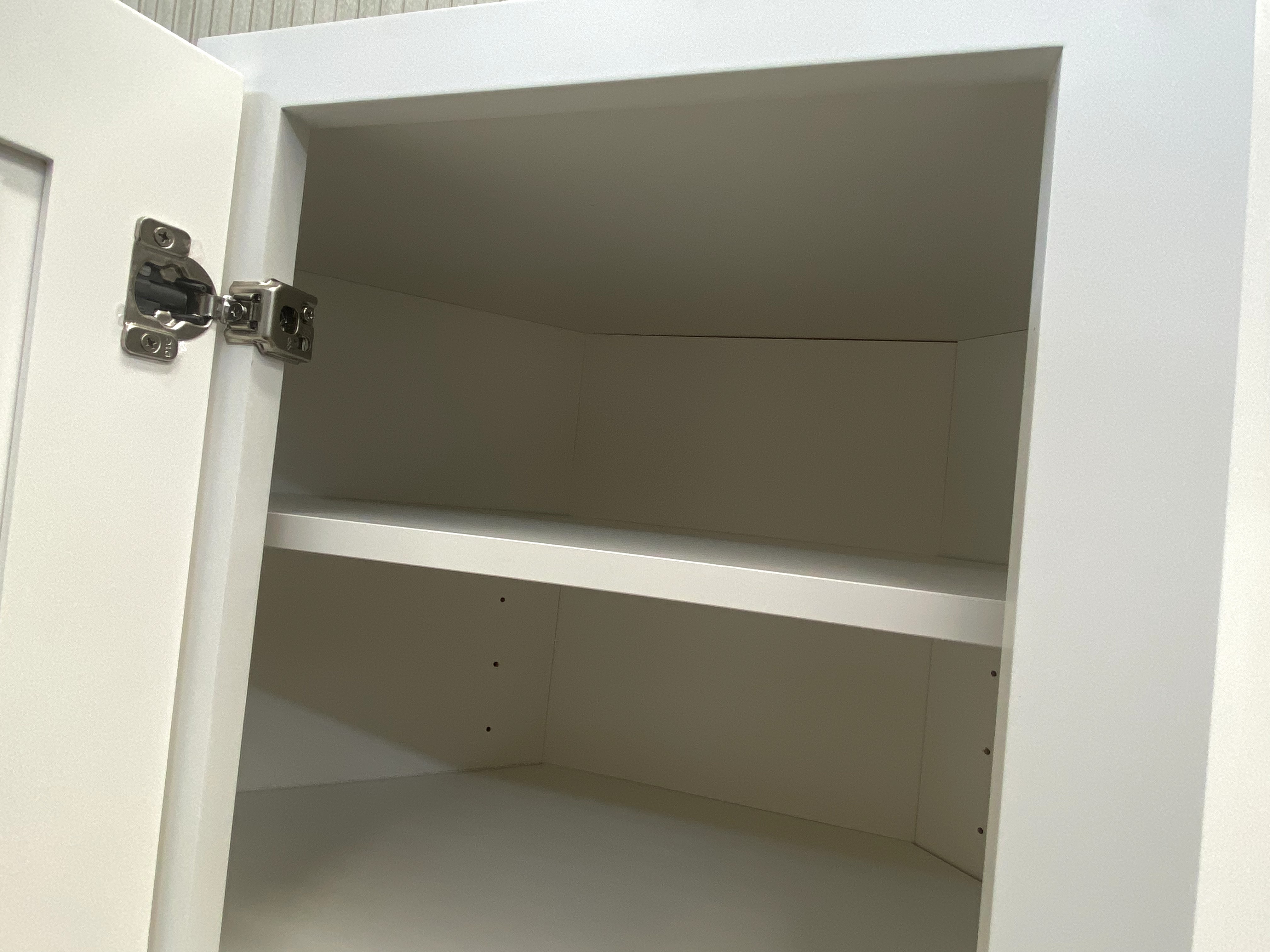 White Shaker RTA Kitchen Cabinet with Soft-Close Doors WDC243012