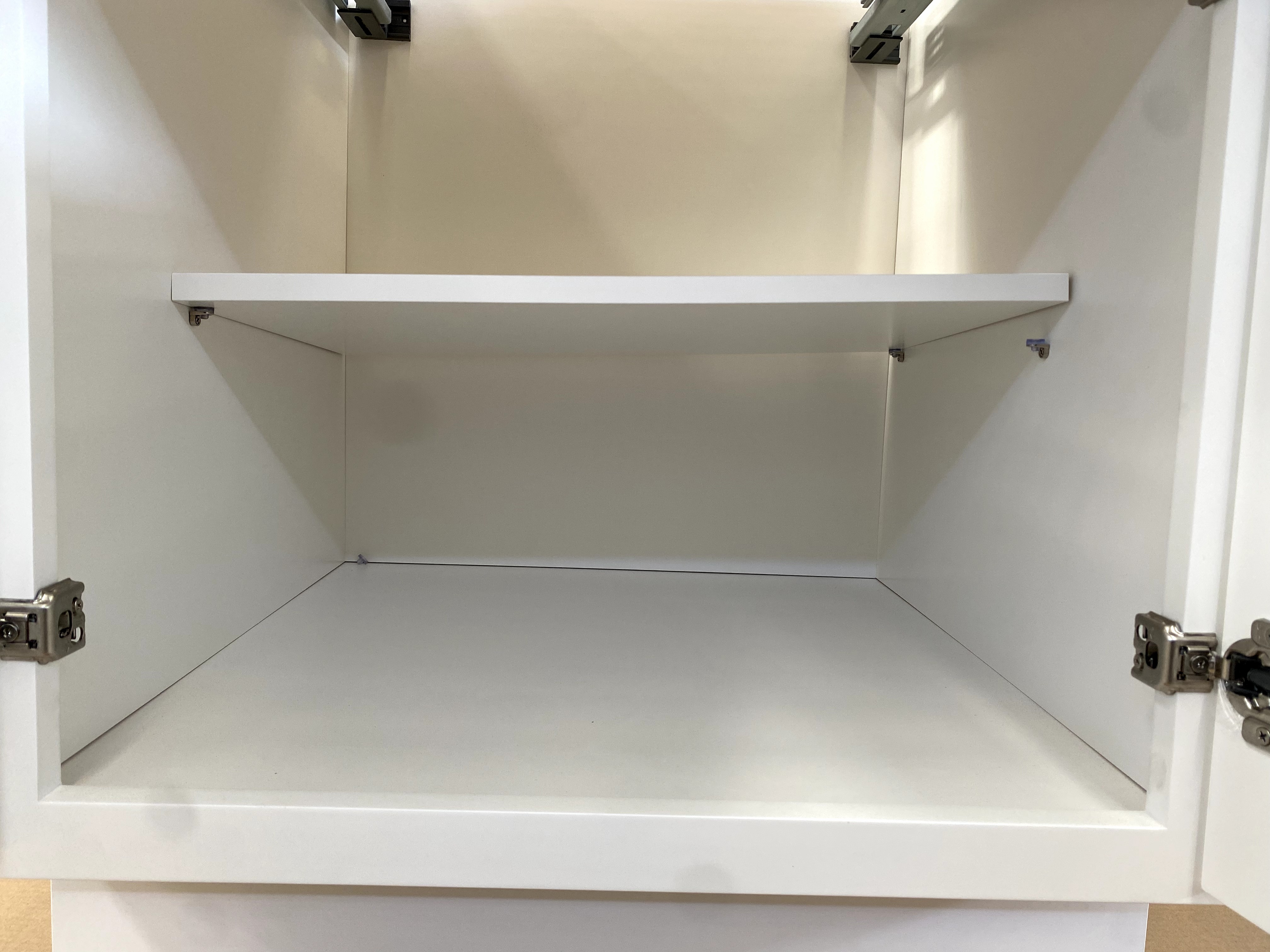 White Shaker RTA Kitchen Cabinet with Soft-Close Doors B36