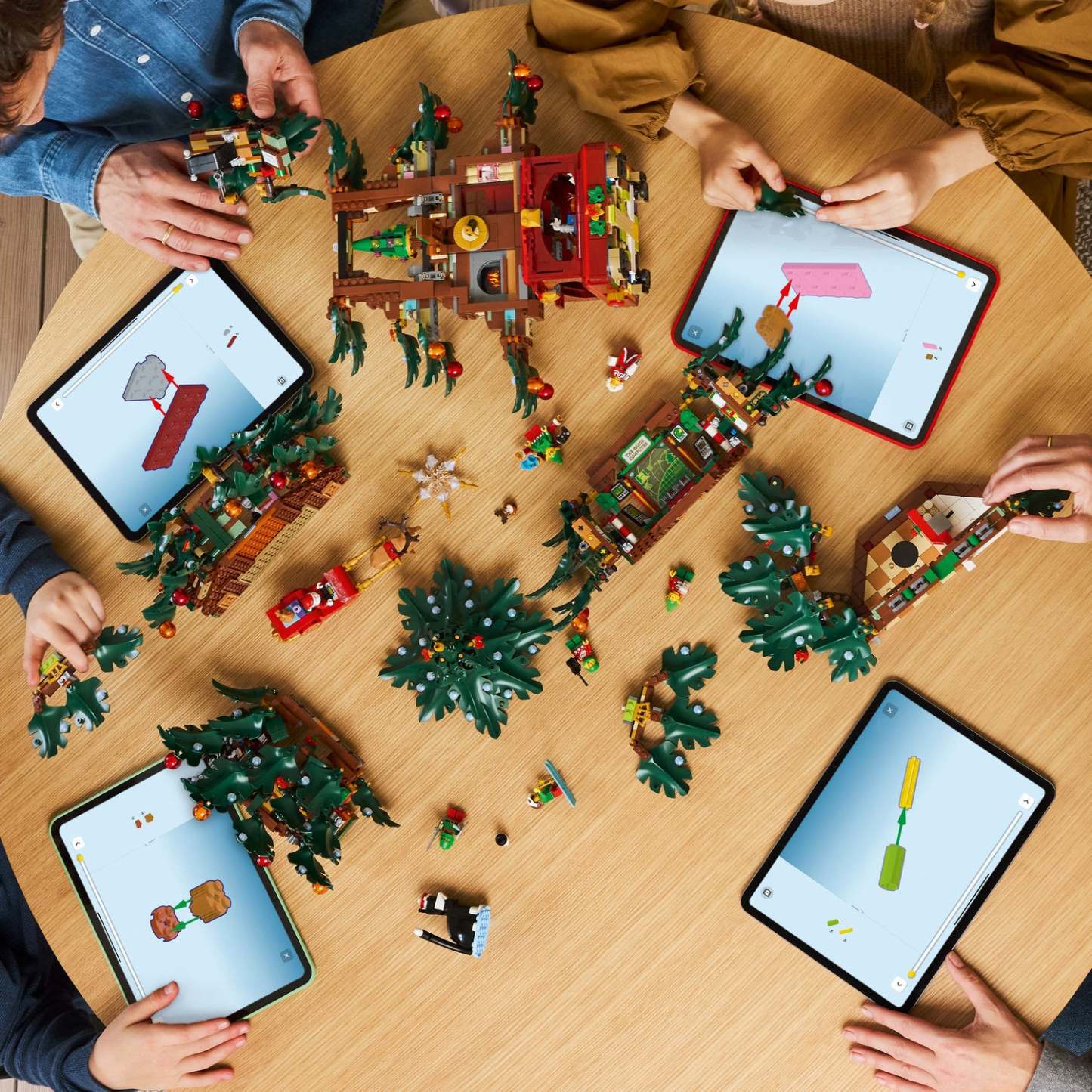 ® Family Christmas Tree Decoration