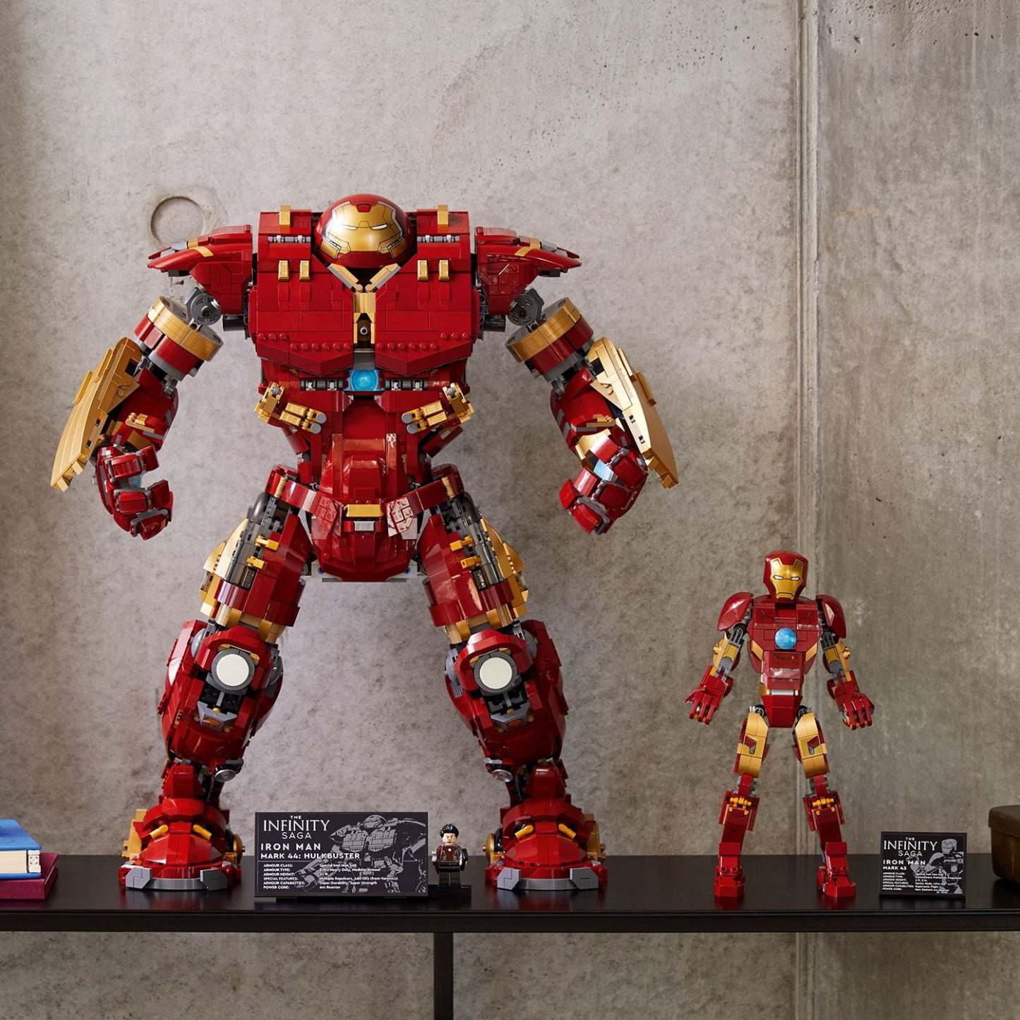® Marvel Hulkbuster