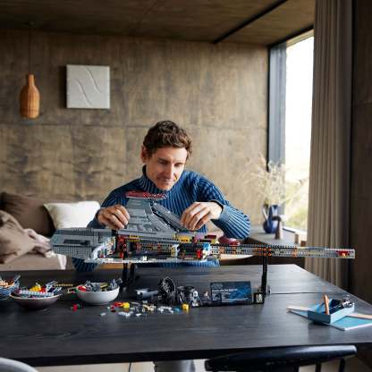 ® Star Wars™ Venator-Class Republic Attack Cruiser - Ultimate Collector Series