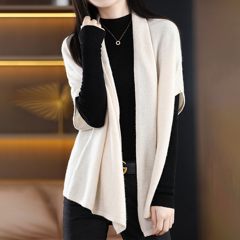 ✨ Effortless Elegance: The 100% Merino Wool Cape Everyone is Asking About! ✨