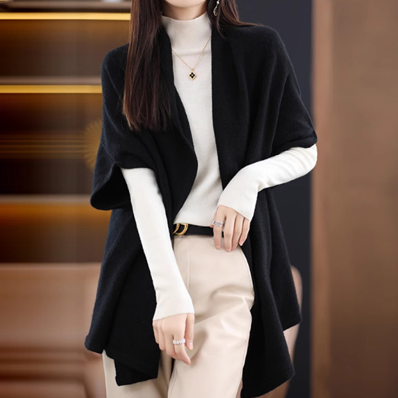 ✨ Effortless Elegance: The 100% Merino Wool Cape Everyone is Asking About! ✨