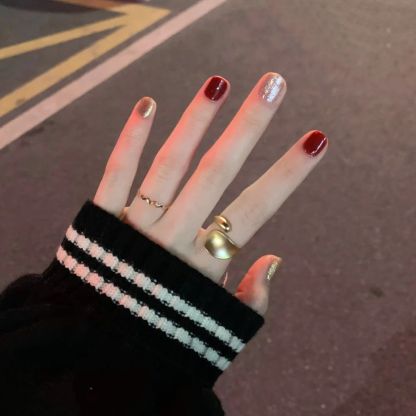 90% of customers choose our 6-piece bundle!  🏆No-bake peel-off nail polish👋Switch colors daily to match your OOTD easily!