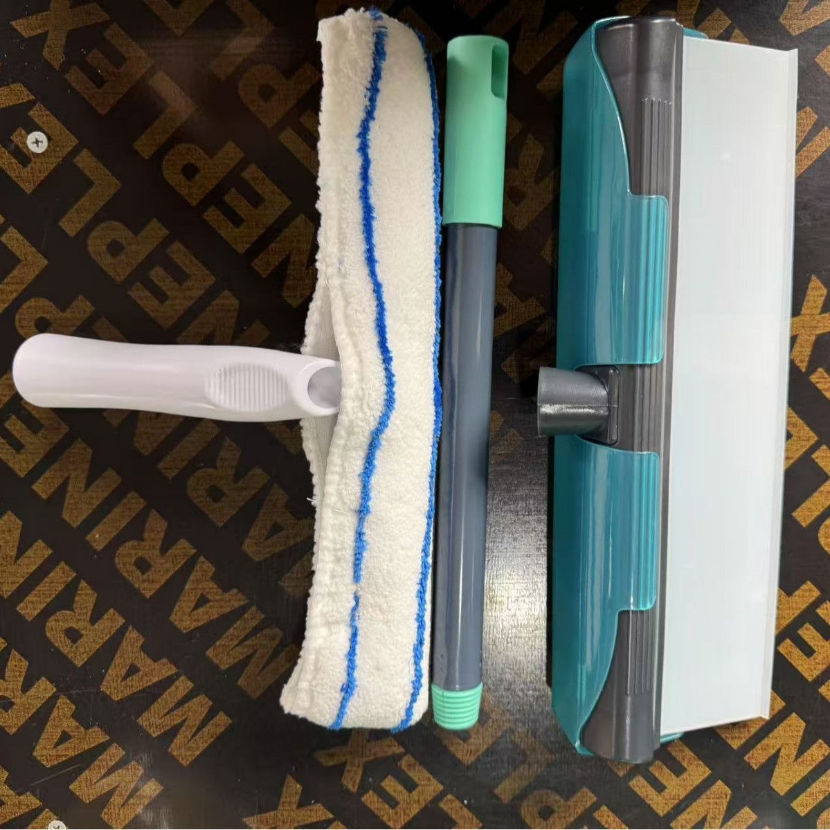 Boost Cleaning Speed 10x! The Secret Tool Pros Swear By ⚡One Tool, Total Clarity! Perfect for Cars, Windows, and Showers 🏠12-Inch Pro Silicone Squeegee: Wipe Away Grime in Just 1 Pass 🧼Starting at Just $45 – Bring 5-Star Hotel Clarity to Your Home 🏨
