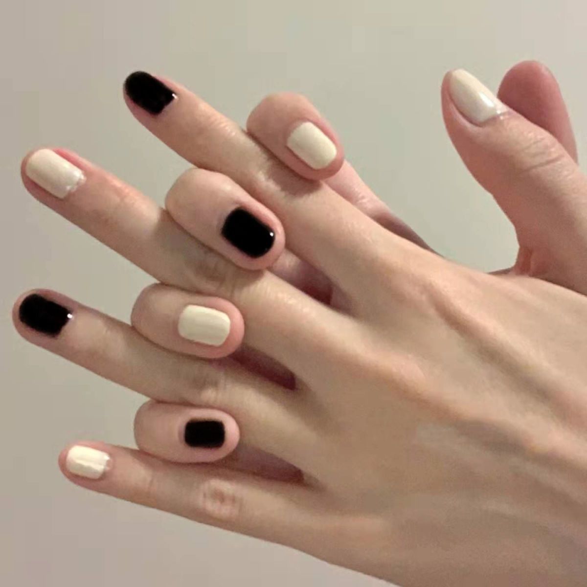 90% of customers choose our 6-piece bundle!  🏆No-bake peel-off nail polish👋Switch colors daily to match your OOTD easily!